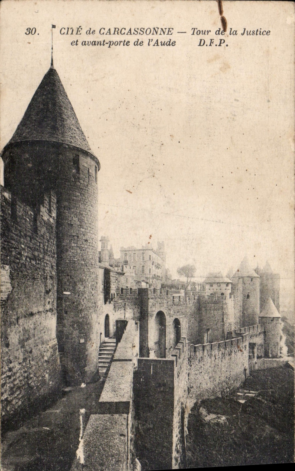 CPA Cite de Carcassonne Tour de la Justice et avant-porte de l'Aude 