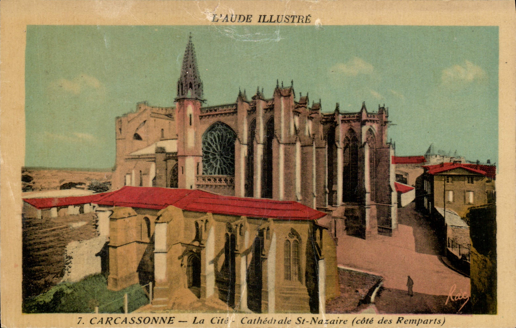 CPA L'Aude Illustre Carcassonne La Cite Cathedrale St Nazaire cote des Remparts 
