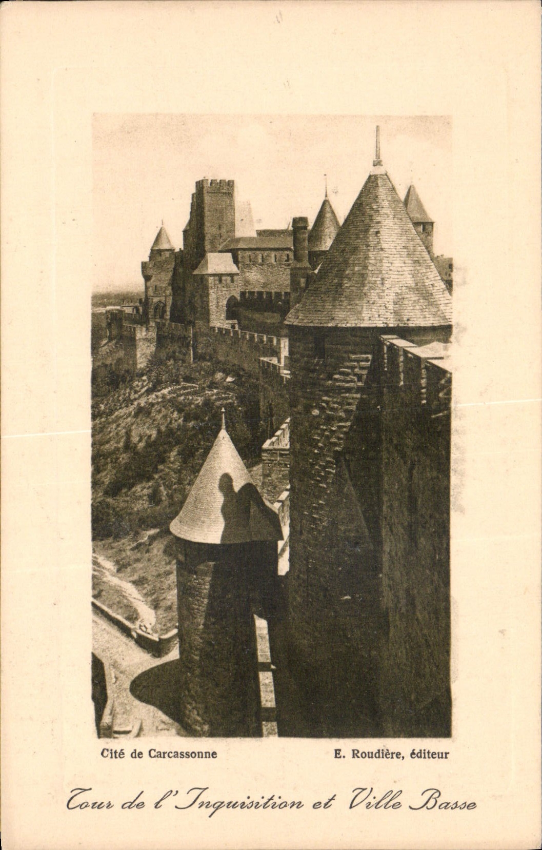 CPA Cite de Carcassonne Tour de l'Inquisition et Ville Basse 