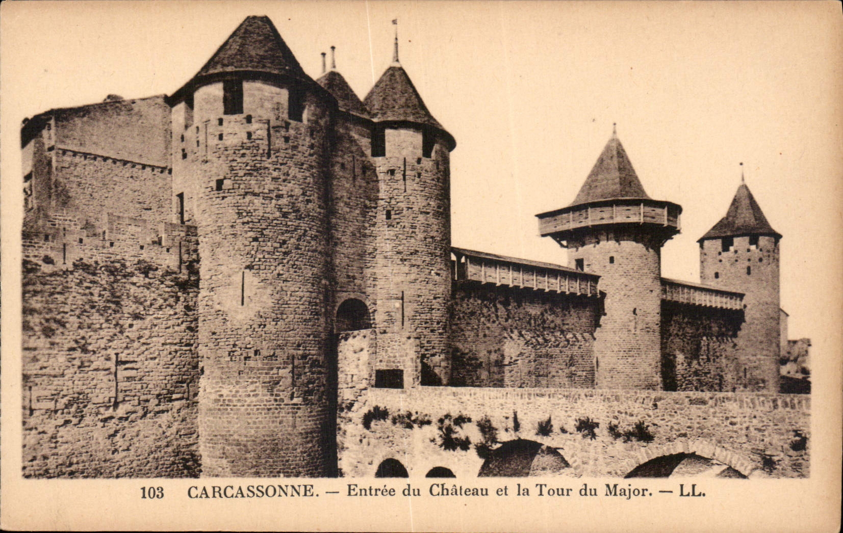 CPA Carcassonne Entree du Chateau et la Tour du Major