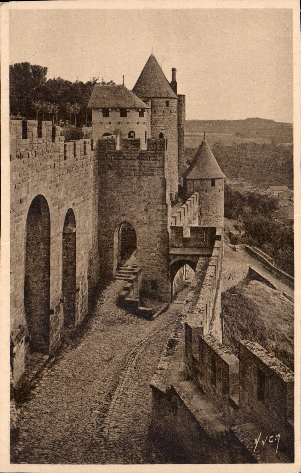 CPA Carcassonne Aude la Cite les Machicoulis et la Porte du Senechal