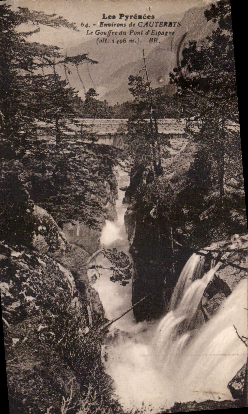 CPA Les Pyrenees Environs de Cauterets le Gouffre du Pont d'Espagne