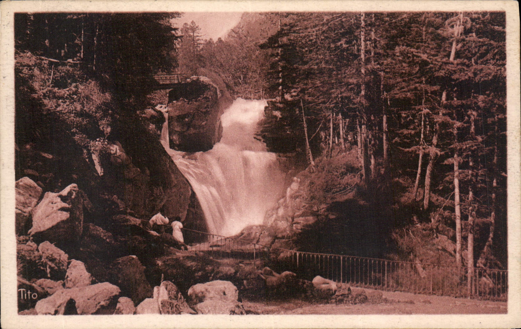 CPA Les Beaux Paysages de France Les pyrenees Cauterets Cascade du Cirosey