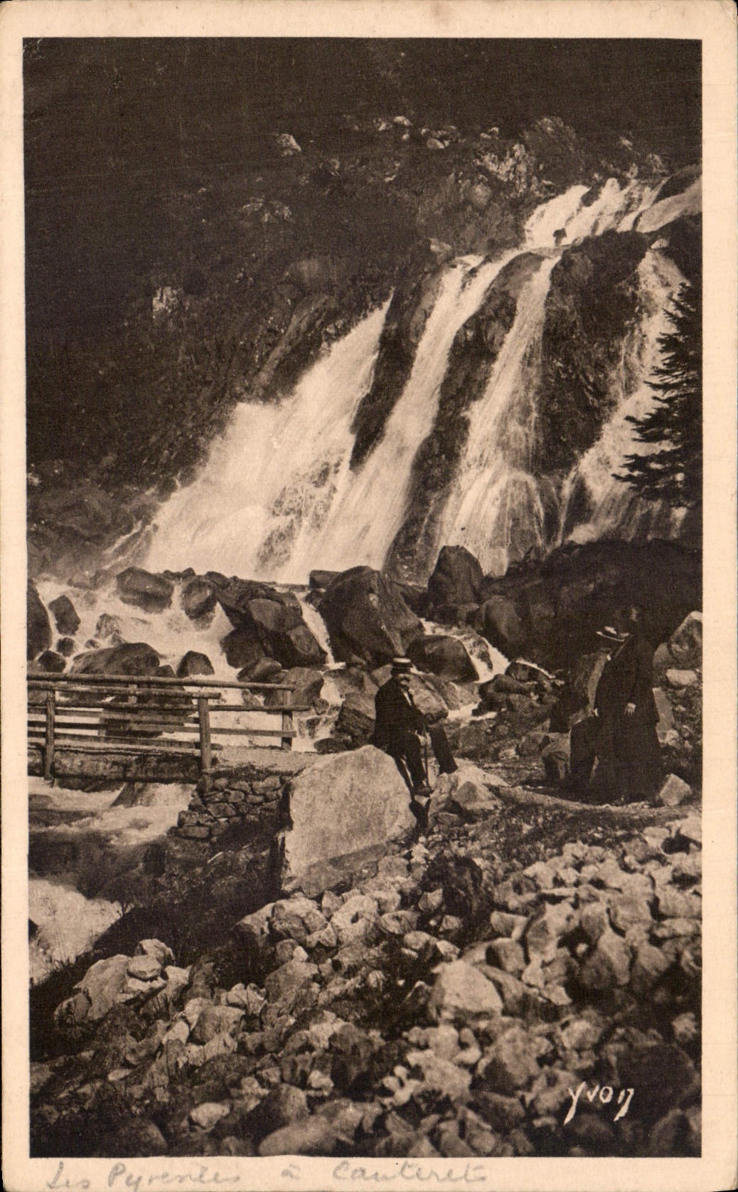 CPA Les Pyrenees Cascade de la Raillere a Cauterets