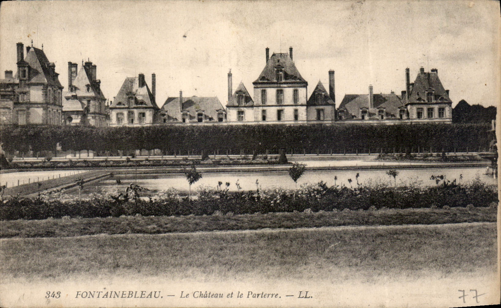 CPA Fontainebleau Le Chateau et le Parterre 