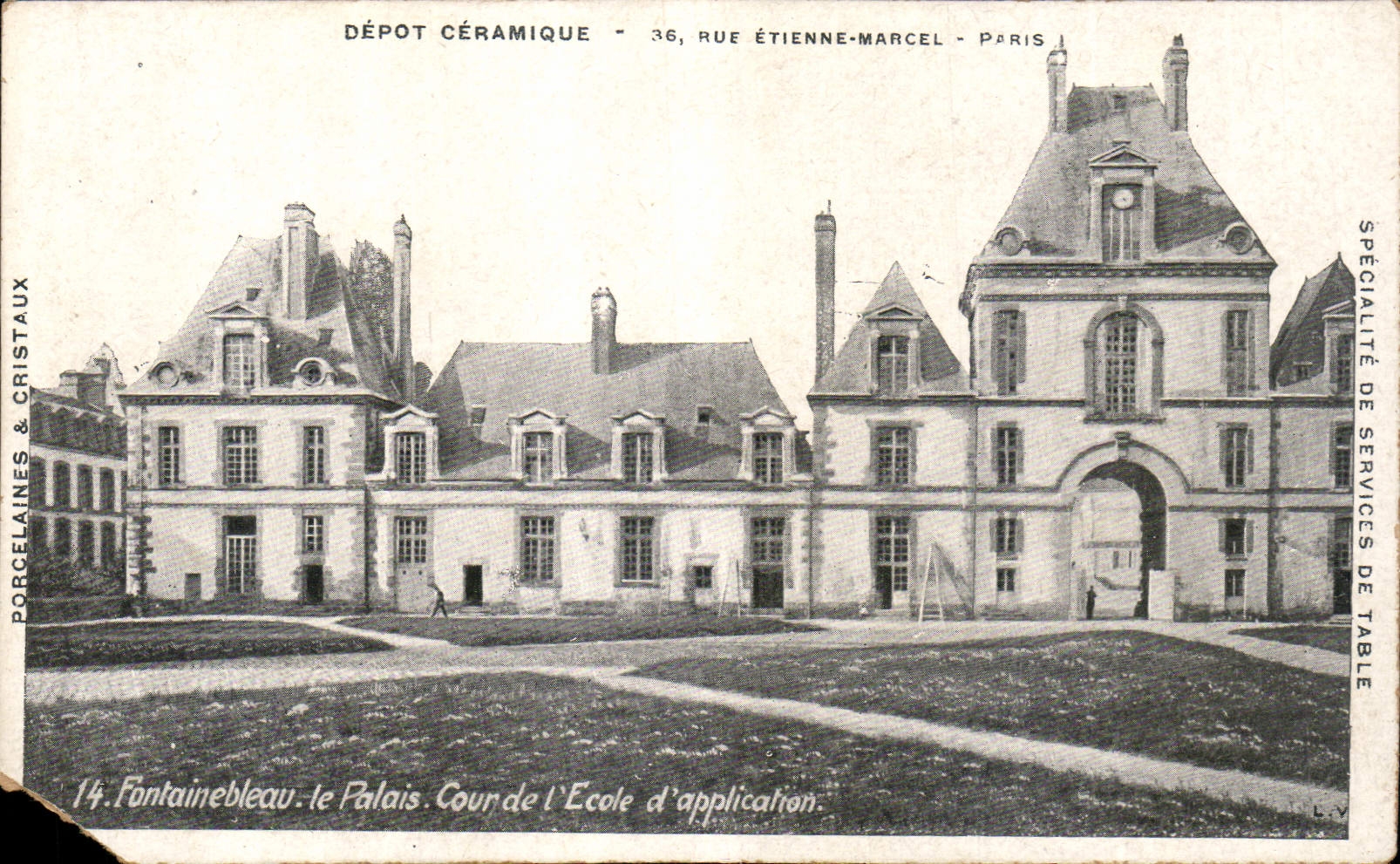 CPA Fontainebleau le Palais cour de l'Ecole d'application 