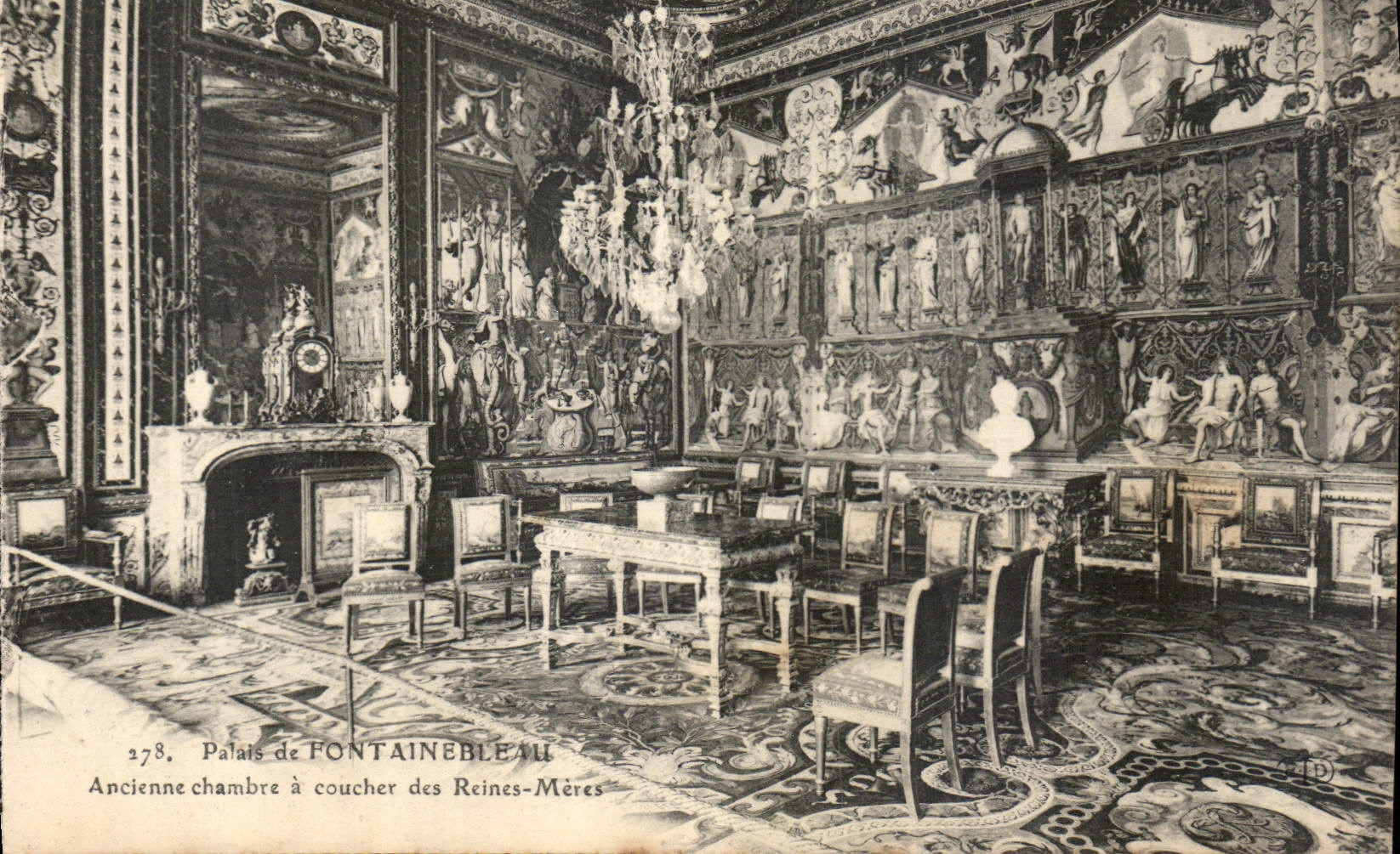 CPA Palais de Fontainebleau Ancienne chambre a coucher des Reines Meres 