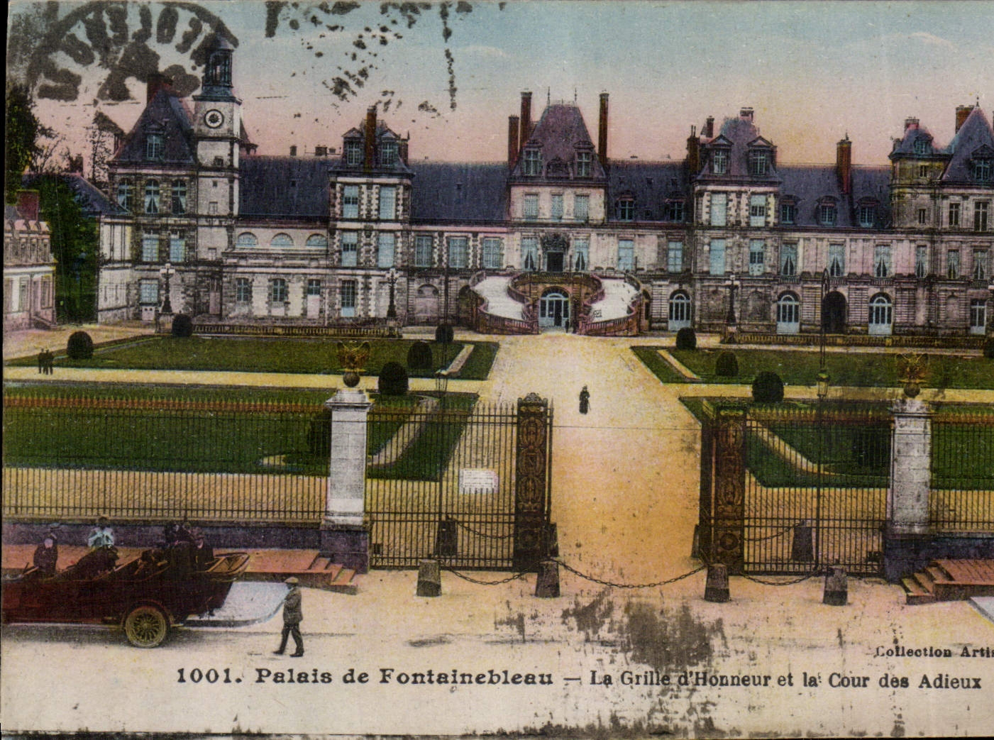 CPA Palais de Fontainebleau la Grille d'Honneur et la Cour des Adieux 