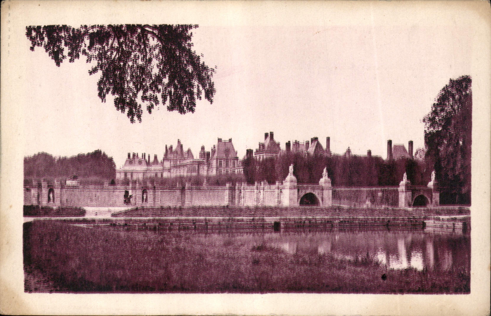 CPA Palais de Fontainebleau le palais vu du Canal 