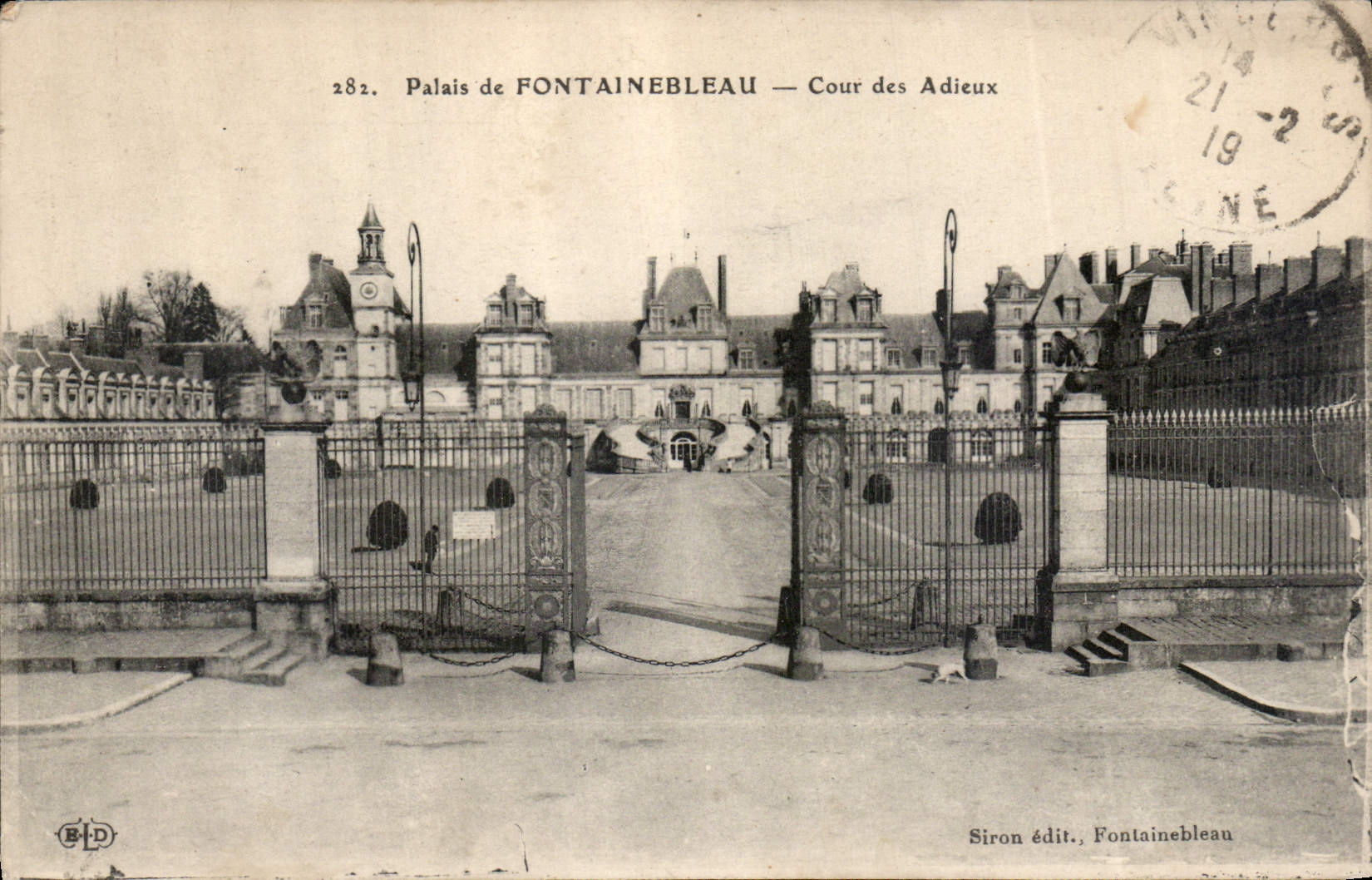 CPA Palais de Fontainebleau Cour des Adieux 