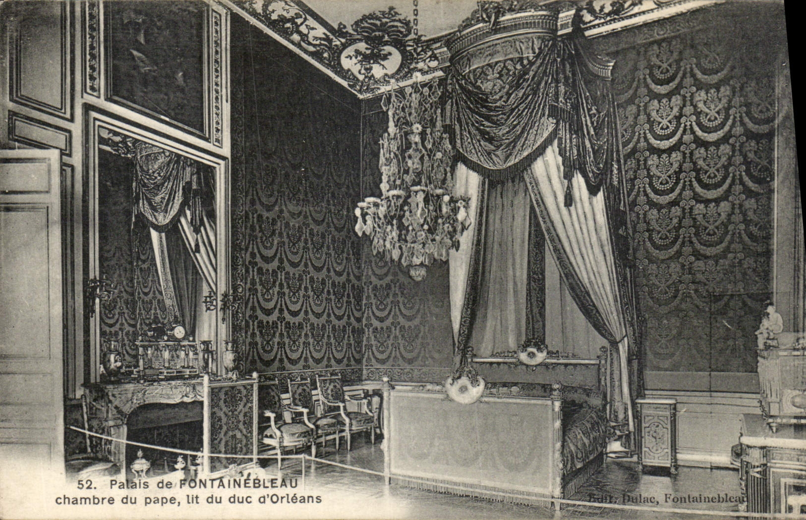 CPA Palais de Fontainebleau chambre du pepa lit du duc d'Orleans 