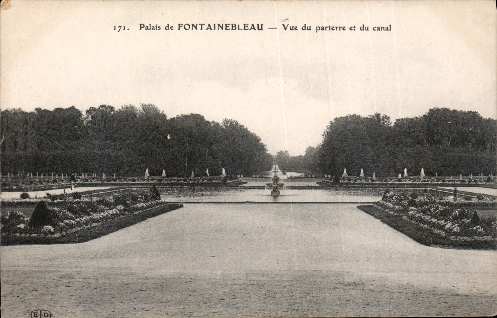 CPA Palais de Fontainebleau vue du parterre et du canal 