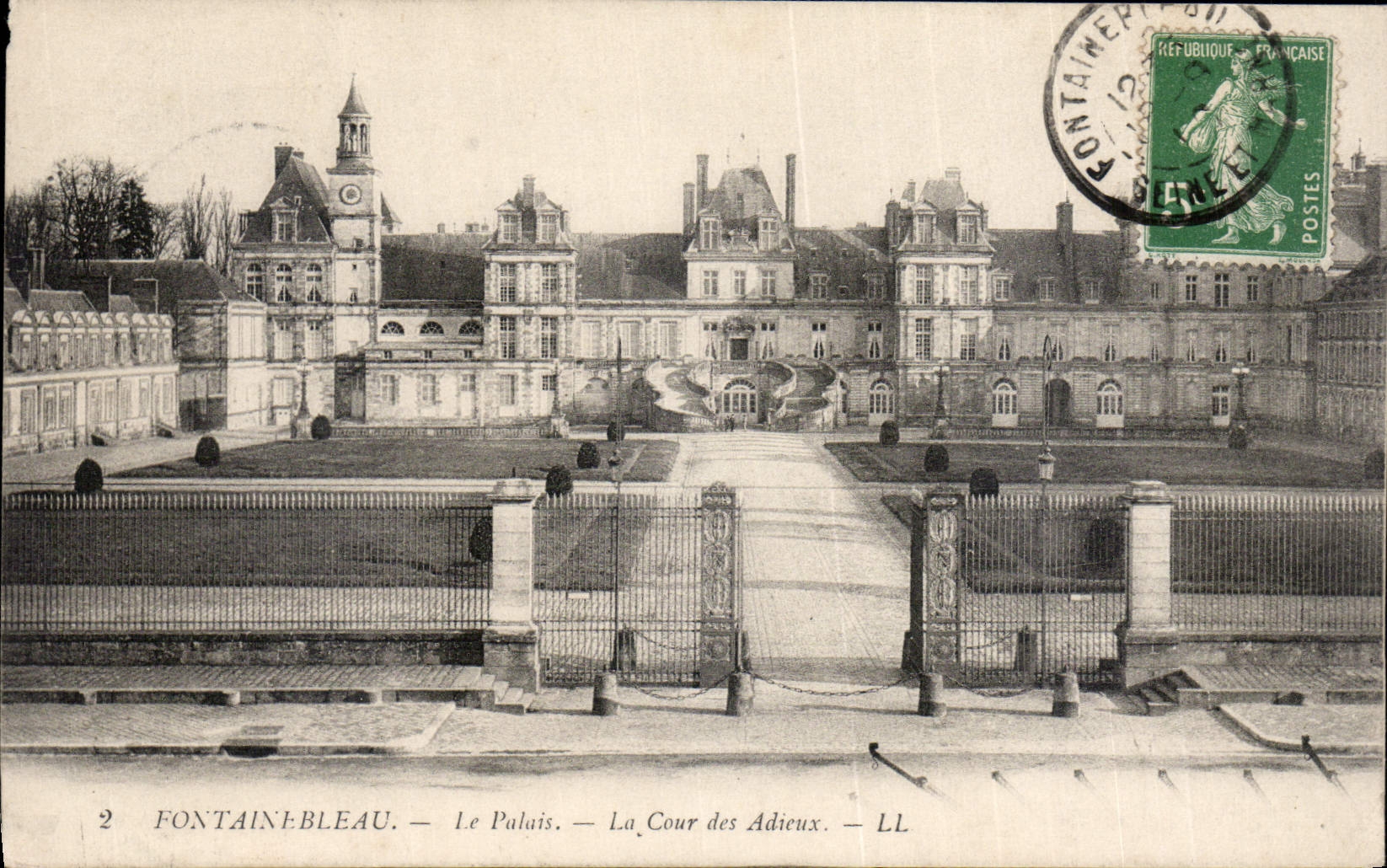 CPA Fontainebleau le palais la Cour des Adieux 