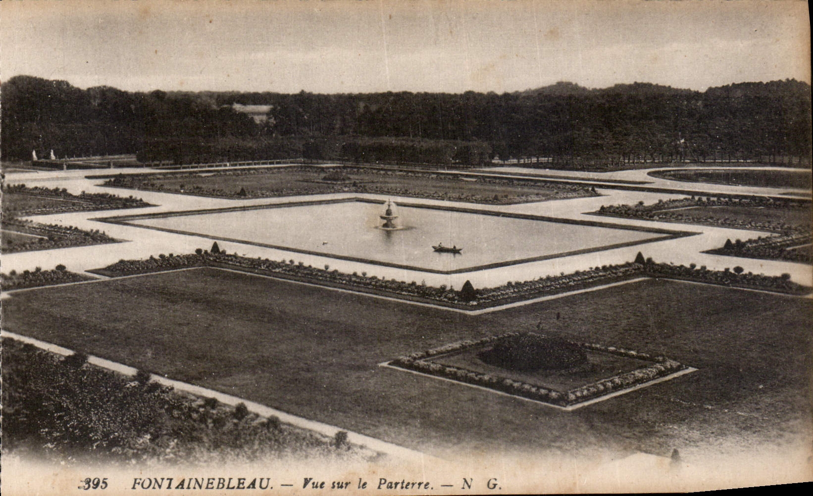 CPA Fontainebleau vue sur le Partrerre 