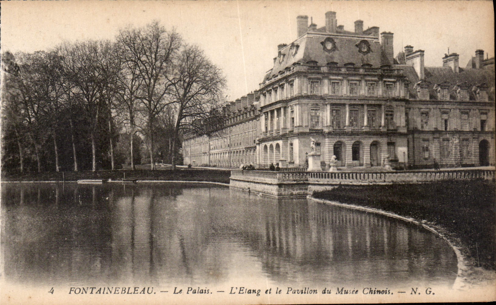 CPA Fontainebleau le palais l'Etang et le Pavillon du Musee Chinois 