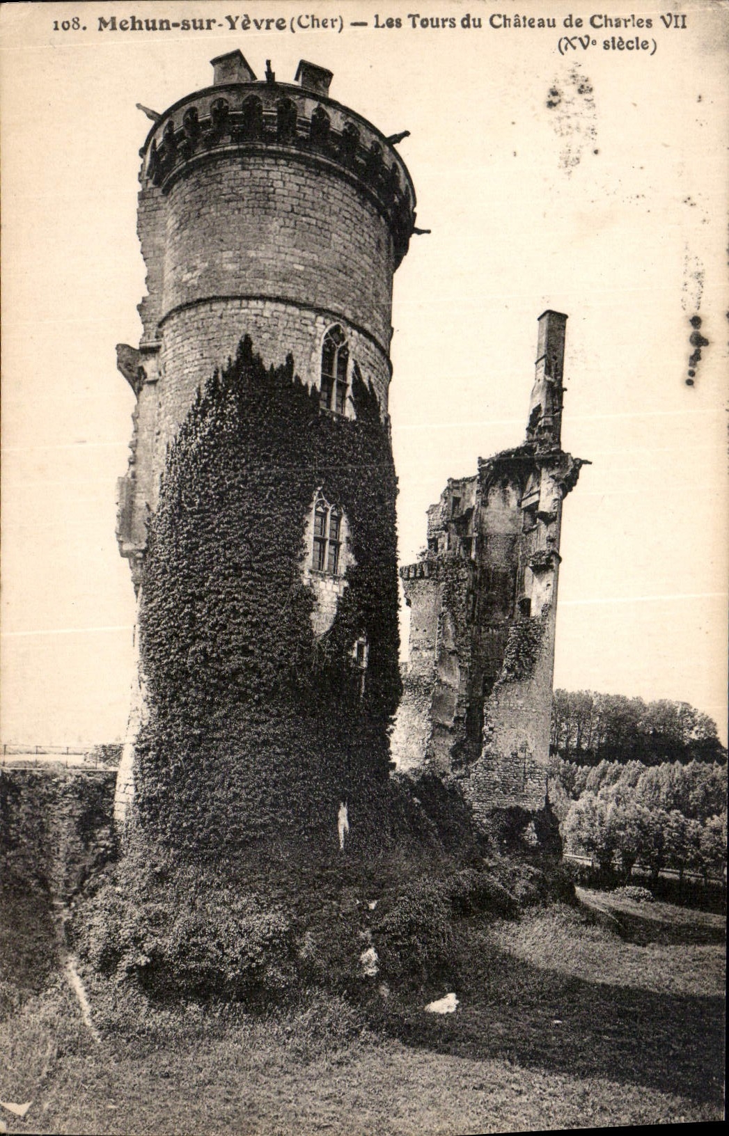 CPA Mehun sur Yevre Cher Les Tours du Chateau de Charles VII XV siecle
