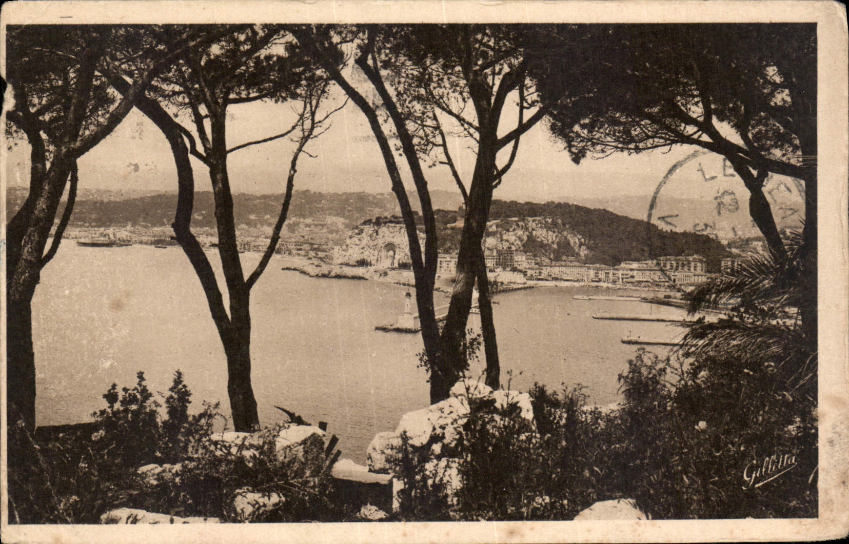 CPA Nice vue entre les Pins 