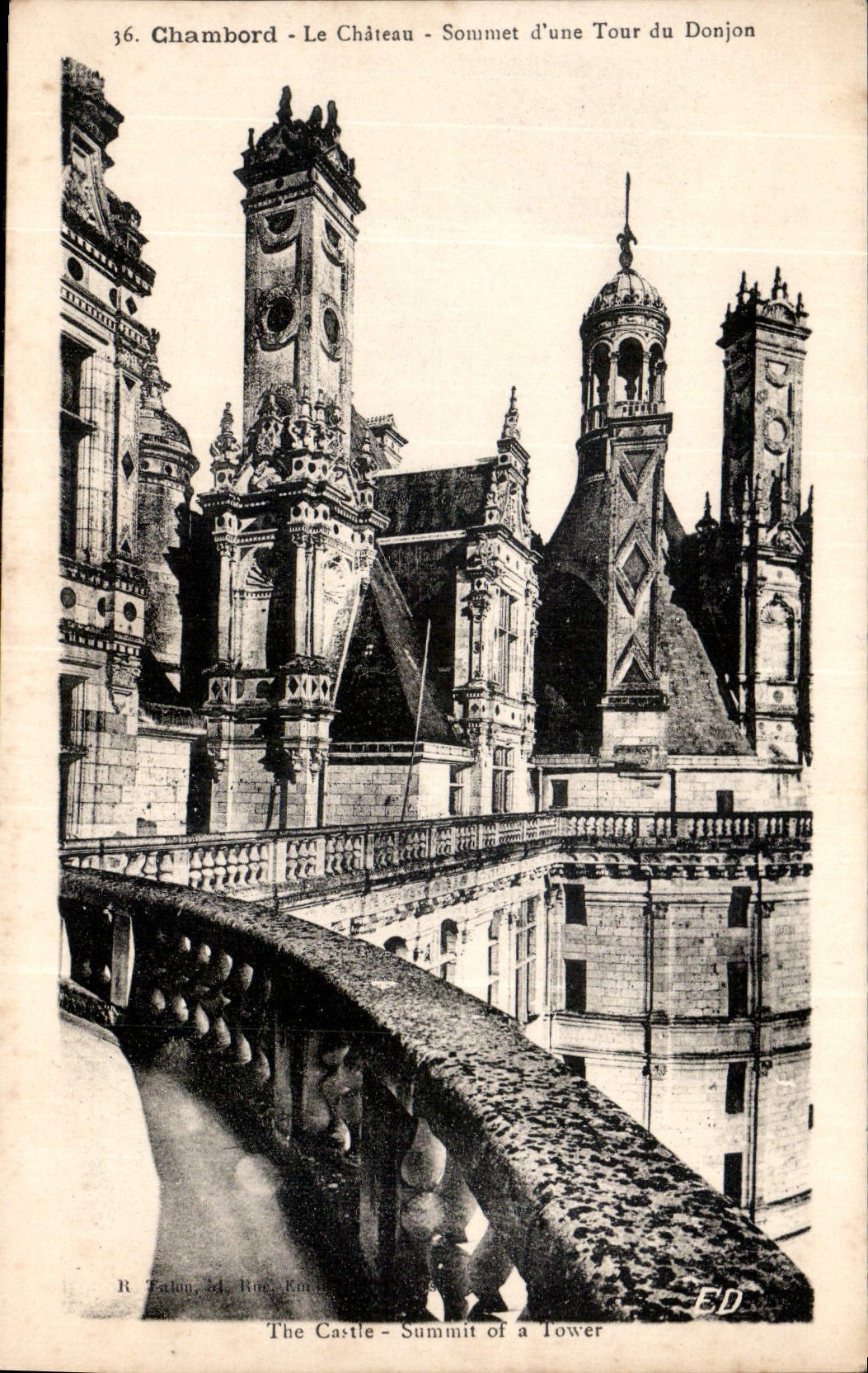 CPA Chambord le Chateau Sommet d'une Tour du Donjon 