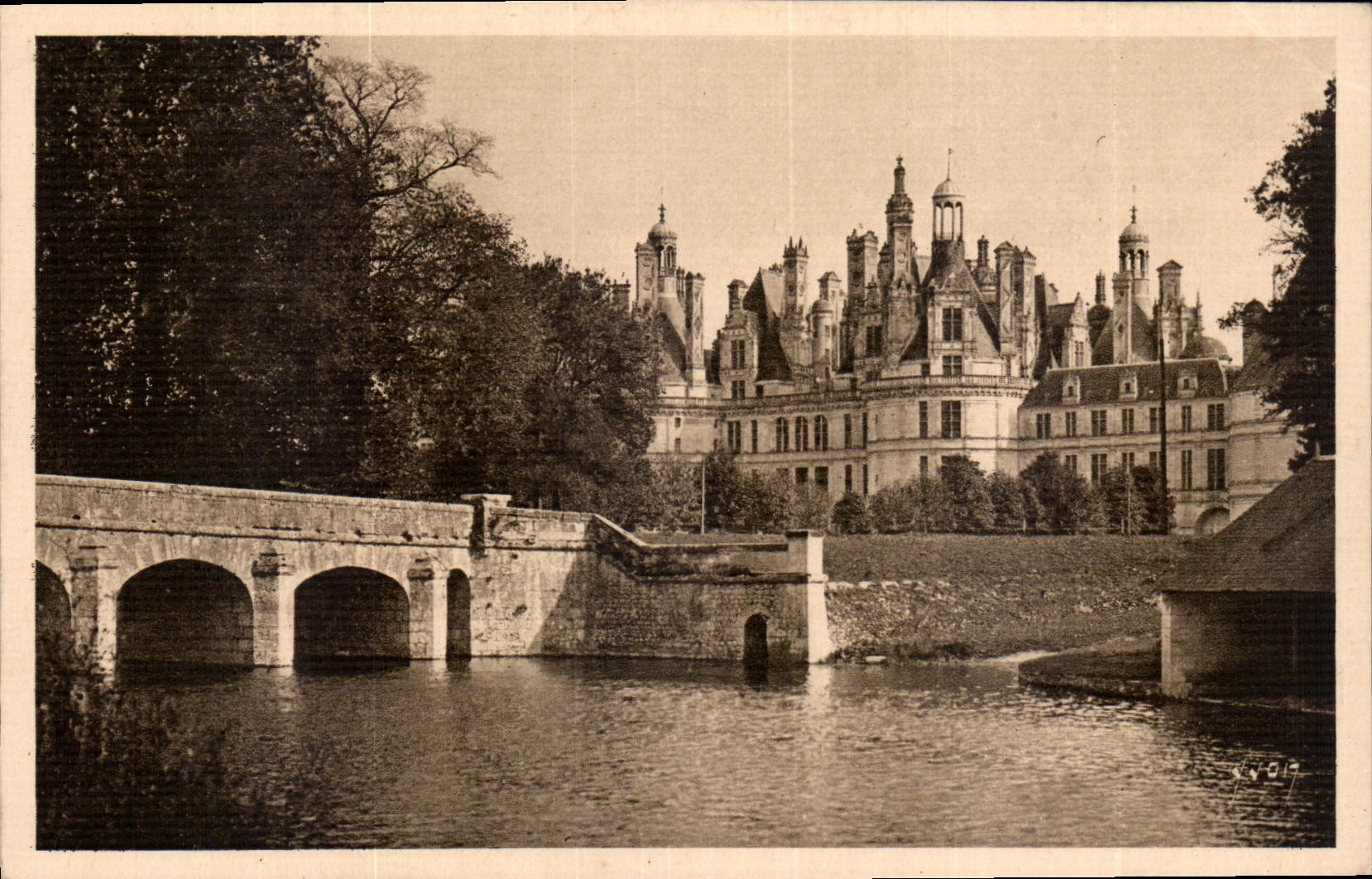 CPA Chambord Loire et Cher le Pont sur le Cosson et le Chateau