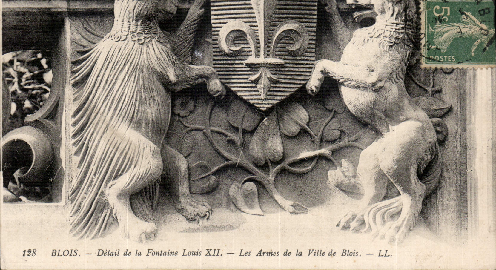 CPA Blois Detail de la Fontaine Louis XII les Armes de la Ville de Blois 