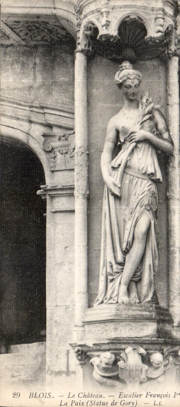 CPA Blois le Chateau Escalier Francois Ier la Paix Statue de Gory