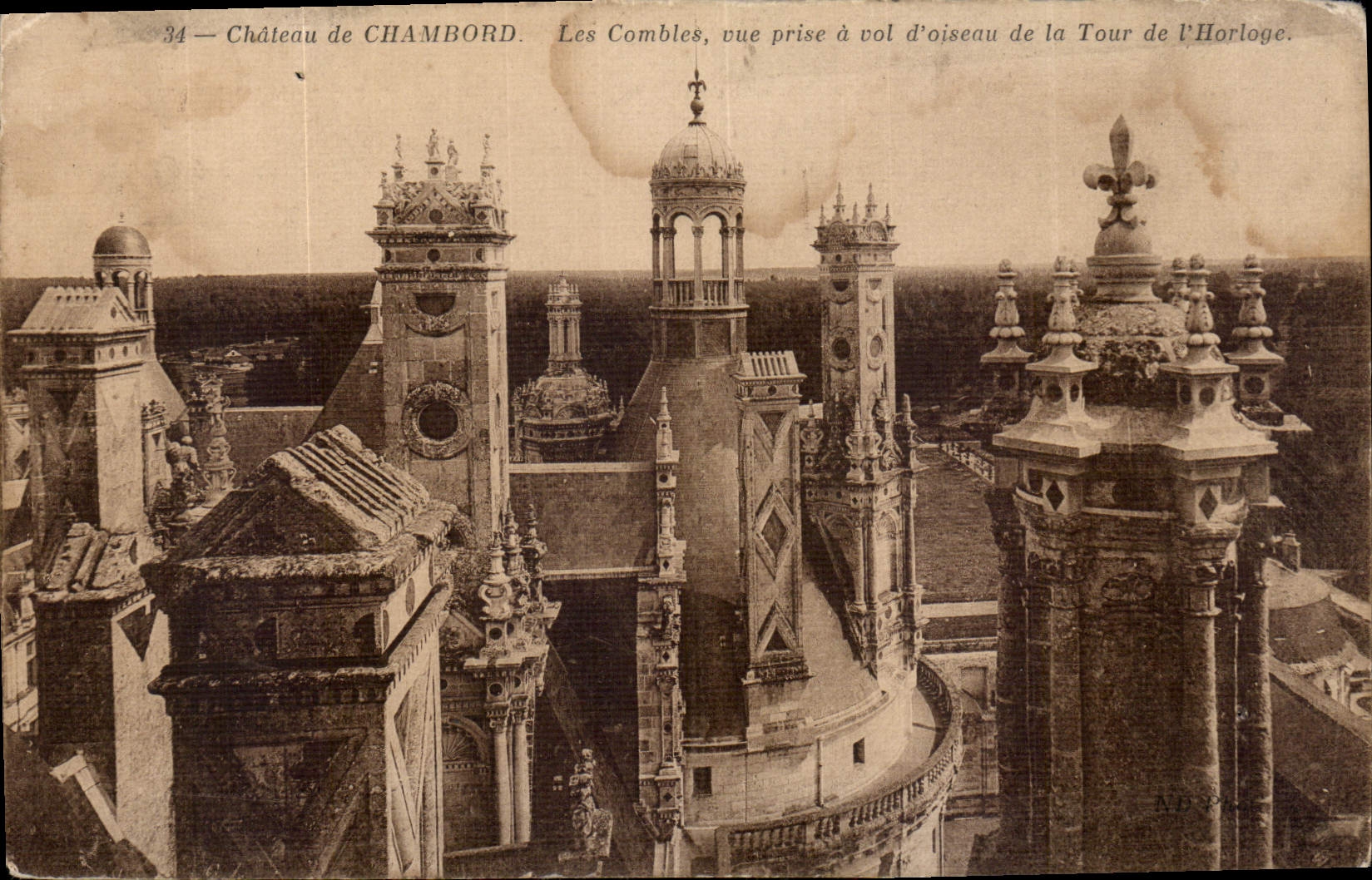 CPA Chateau de Chambord les Combles vue prise a vol d'Oiseau de la Tour de l'Horloge 