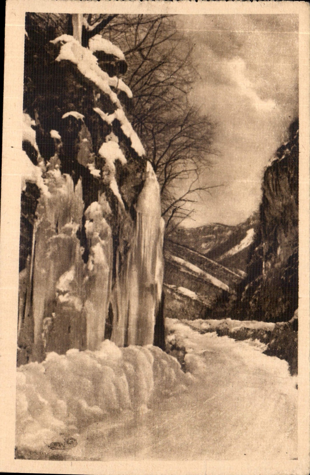 CPA Route des Grands Goulets en hiver 