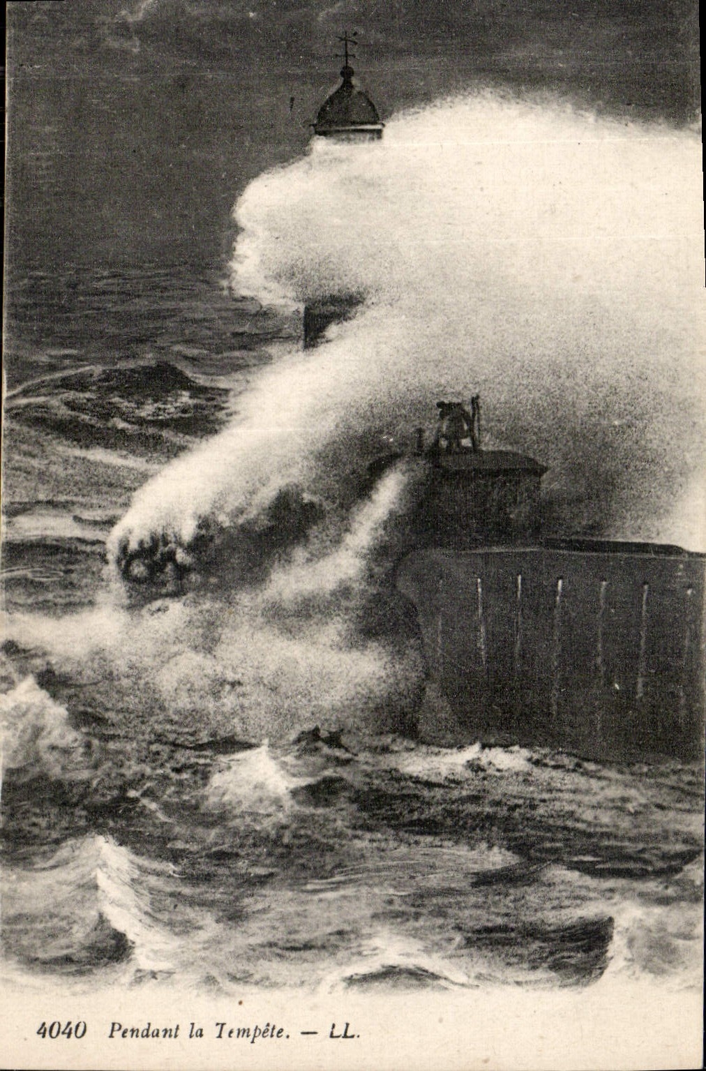 CPA Pendant la Tempete Phare
