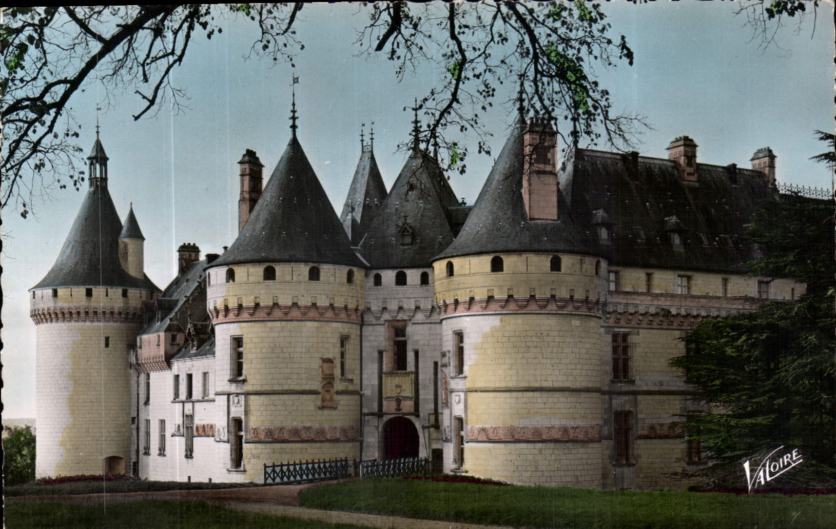 CPA Les Merveilles du Val de Loire Chaumont Loir et Cher le Chateau XVI siecle Facade sur le Parc 