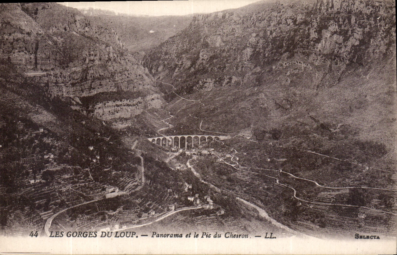 CPA Les Gorges du Loup Panorama et le Pic du Cheiron