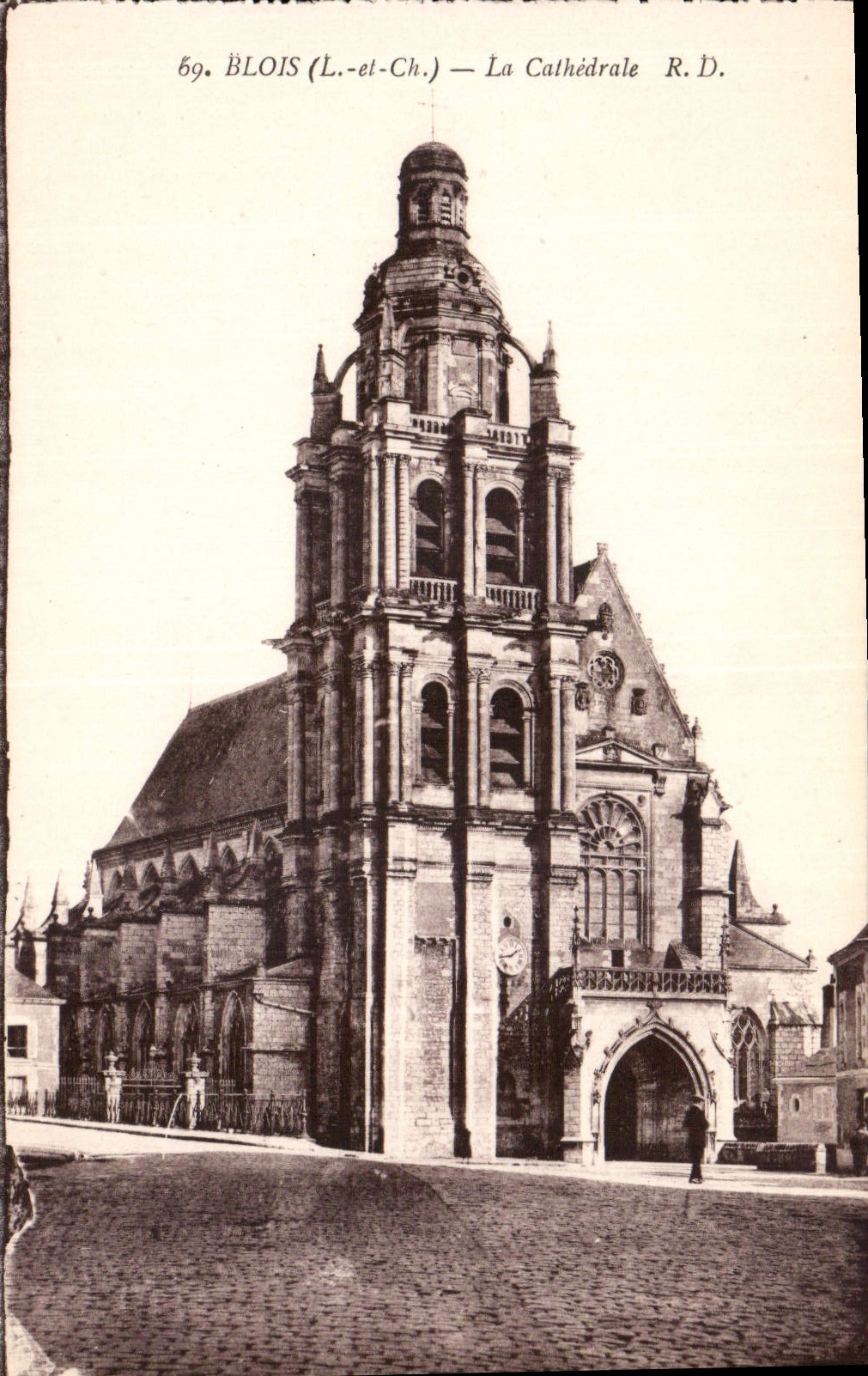 CPA Blois L et Ch la Cathedrale 