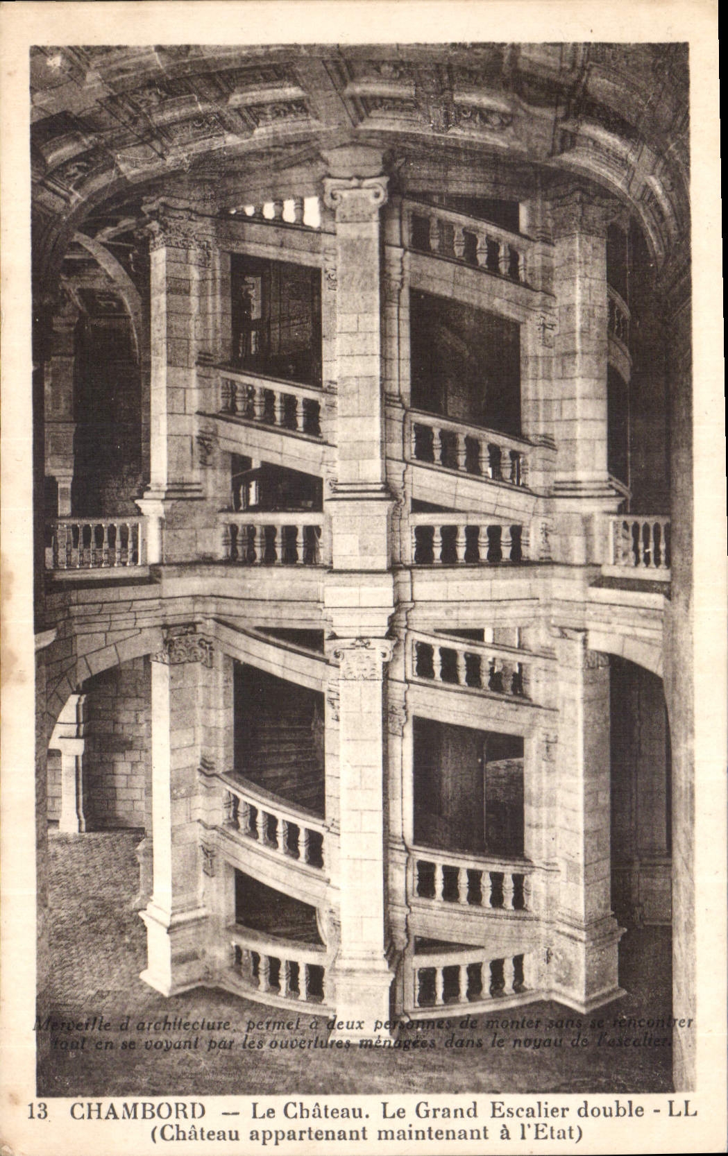 CPA Chambord le Chateau le Grand Escalier double Chateau appartenant maintenant a l'Etat