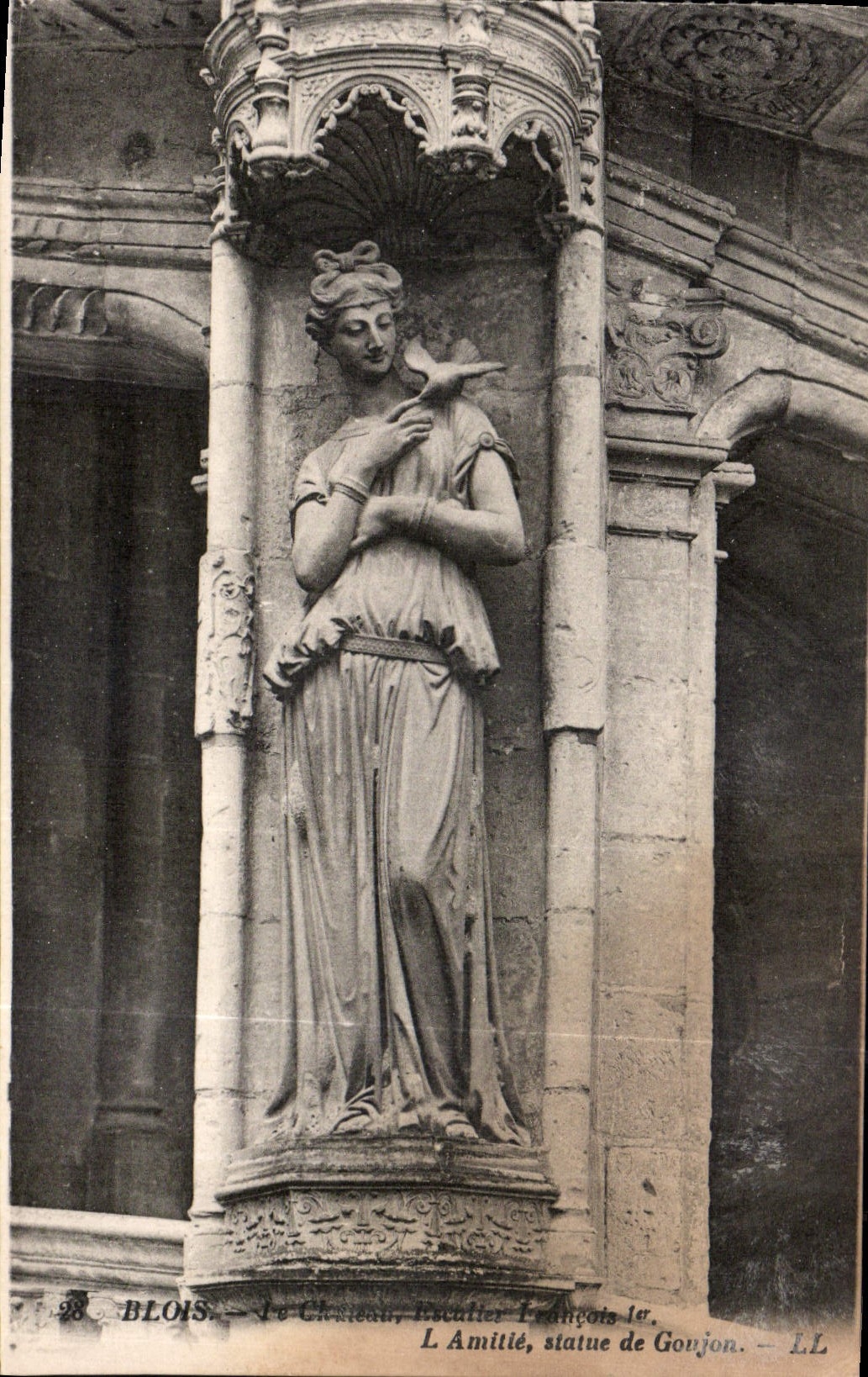 CPA Blois le Chateau Escalier Francois Ier L Amitie Statue de Goujon