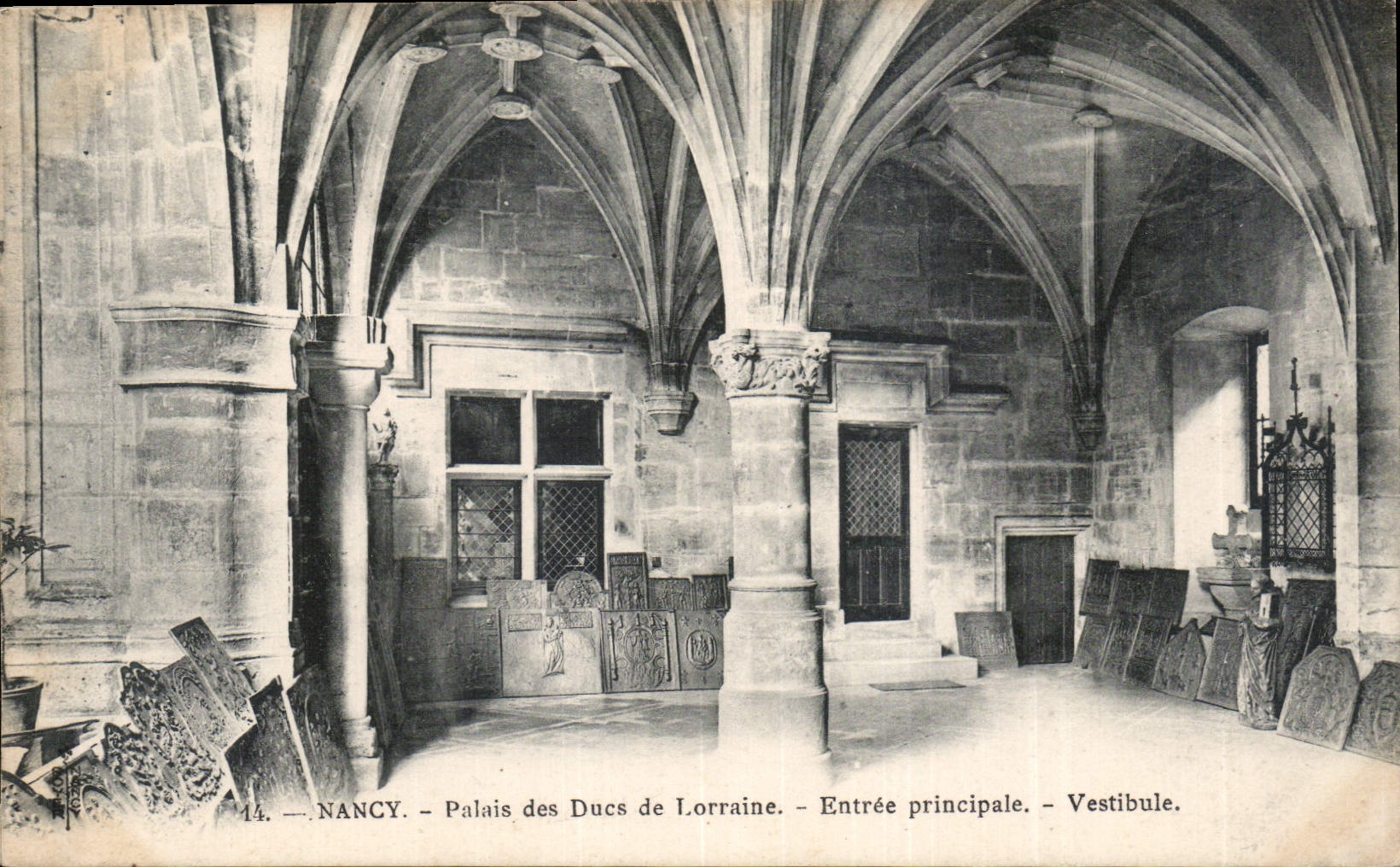 CPA Nancy Palais des ducs de Lorraine Entree principale Vestibule 