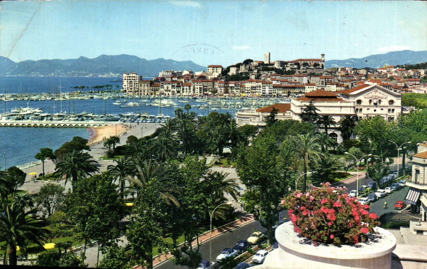 CPA La Cote d'Azur Cannes un coin de la Corniche vue sur le Port et le Suquet