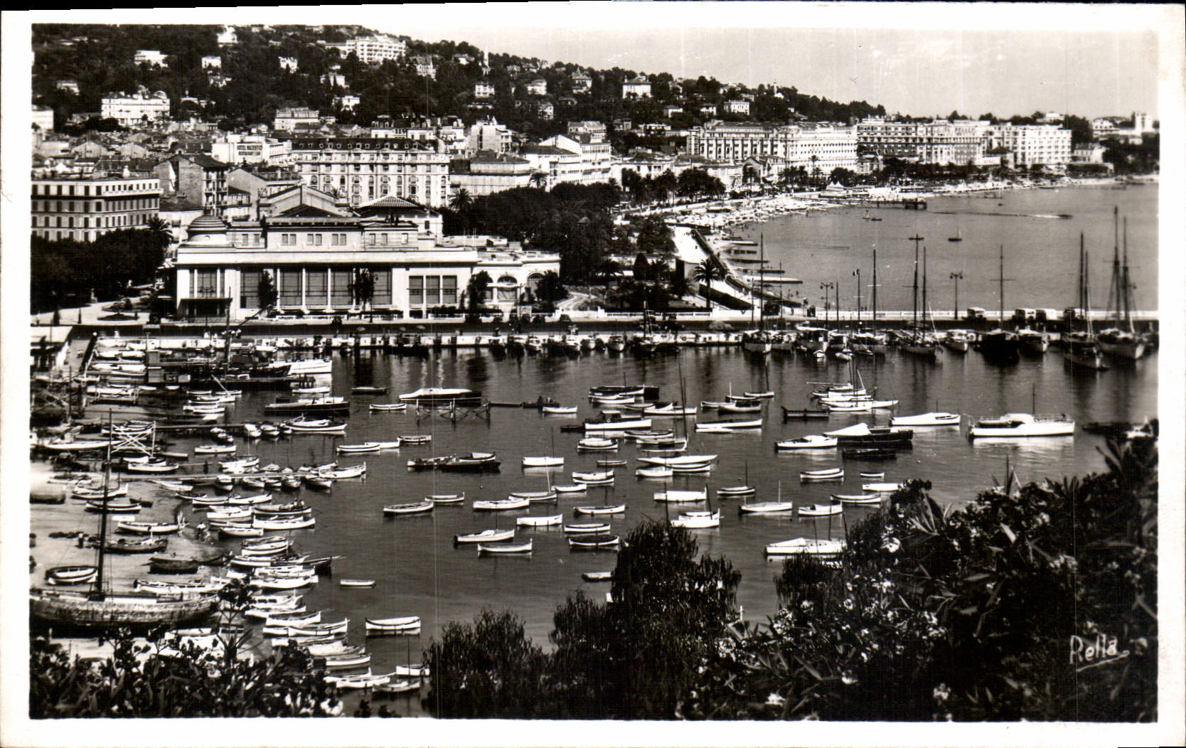 CPA Cannes vue d'ensemble du Port du casino et des Grands hotels de la croisette 