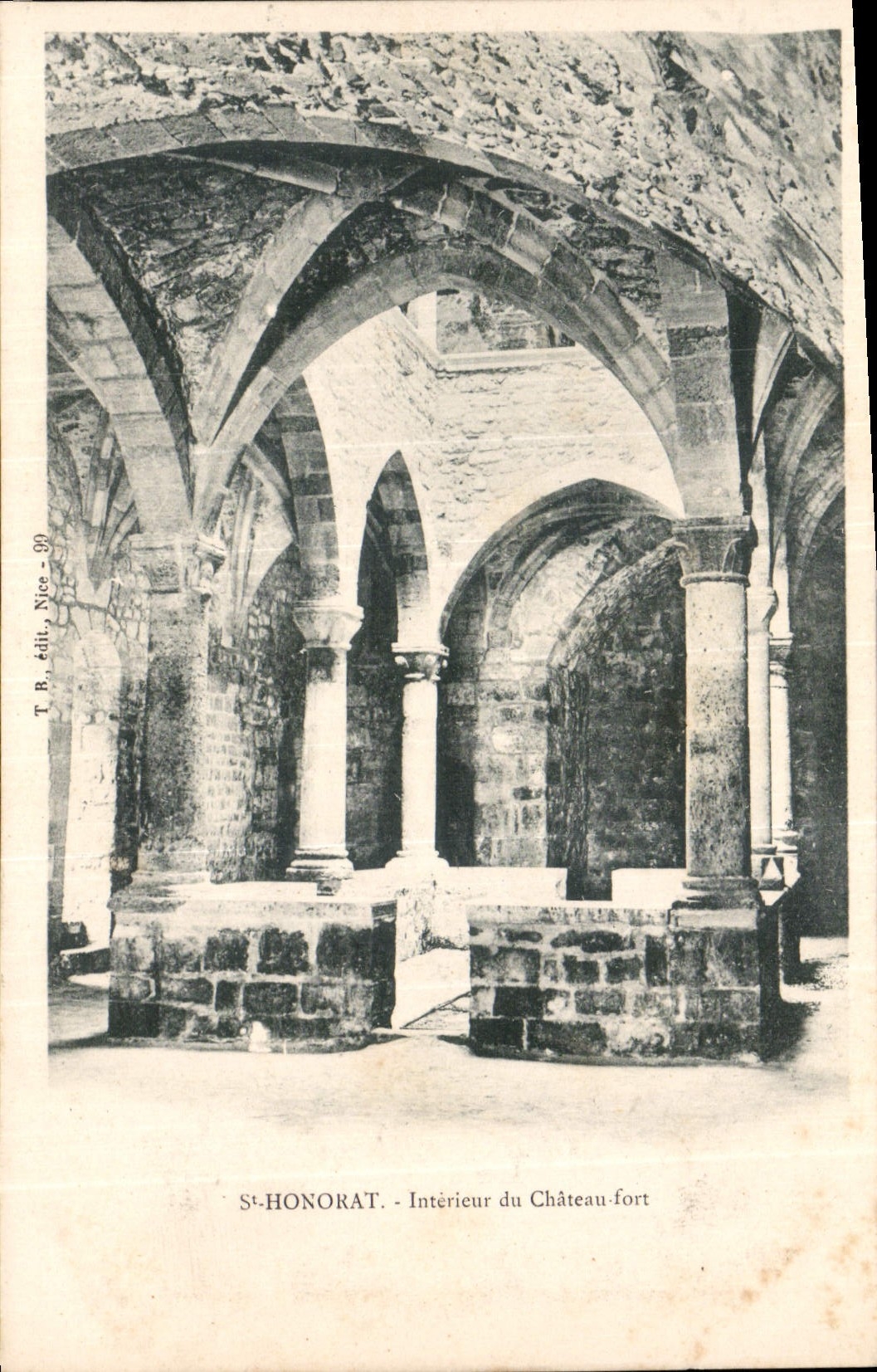 CPA St Honorat interieur du Chateau fort 