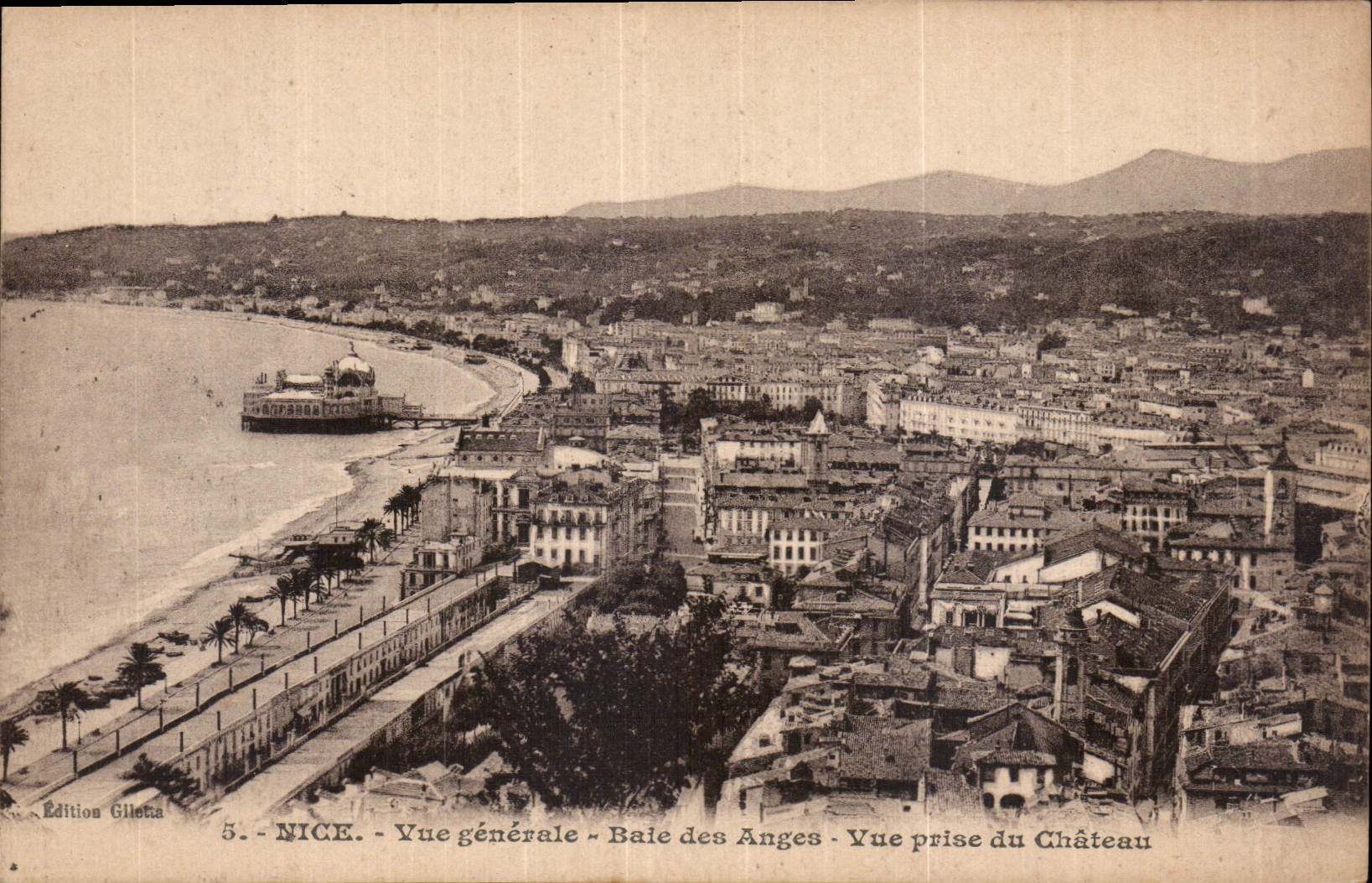 CPA Nice vue generale Baie des Anges vue prise du Chateau
