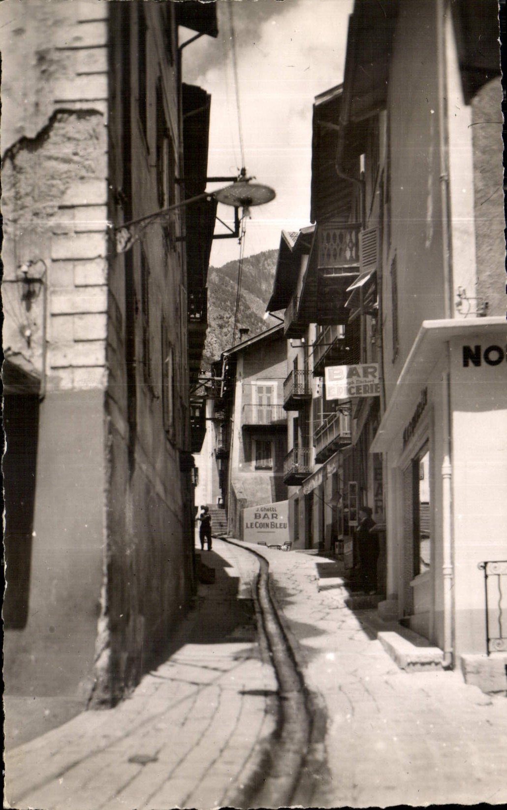 CPM La Suisse Nicoise St Martin Vesubie une rue pittoresque