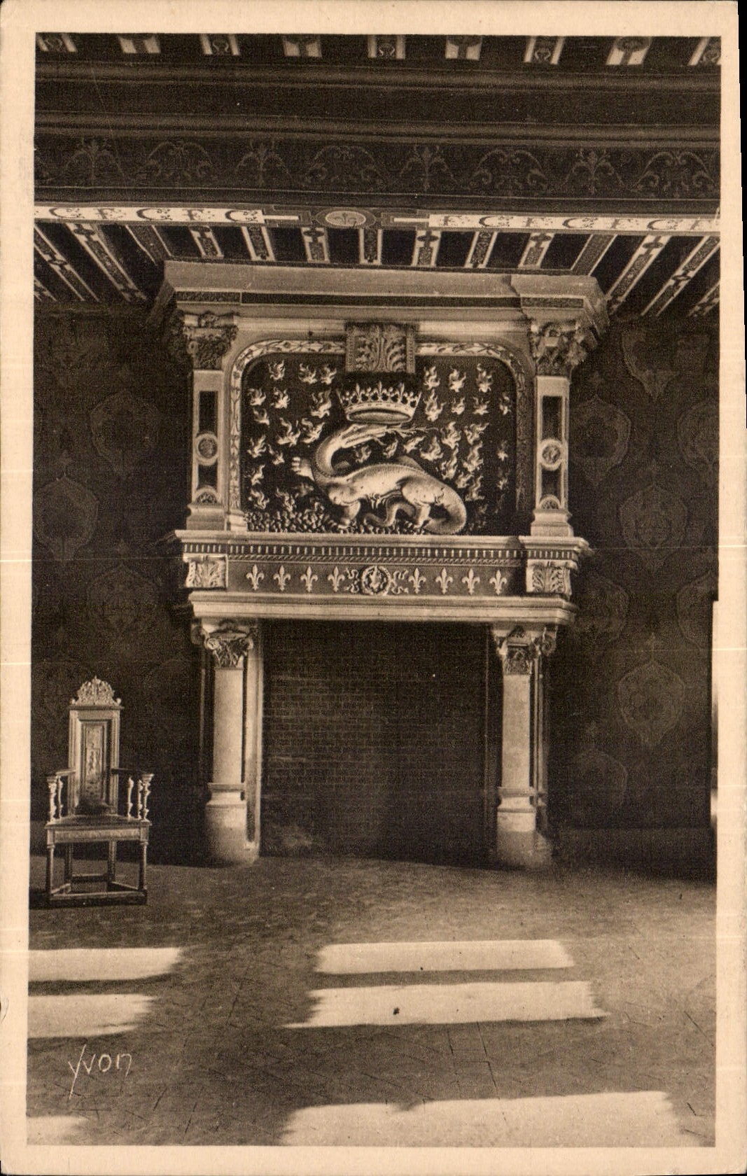 CPA Chateaux de la Loire Chateau de Blois Cheminee de la Salamandre Embleme de Francois Ier Chimney 