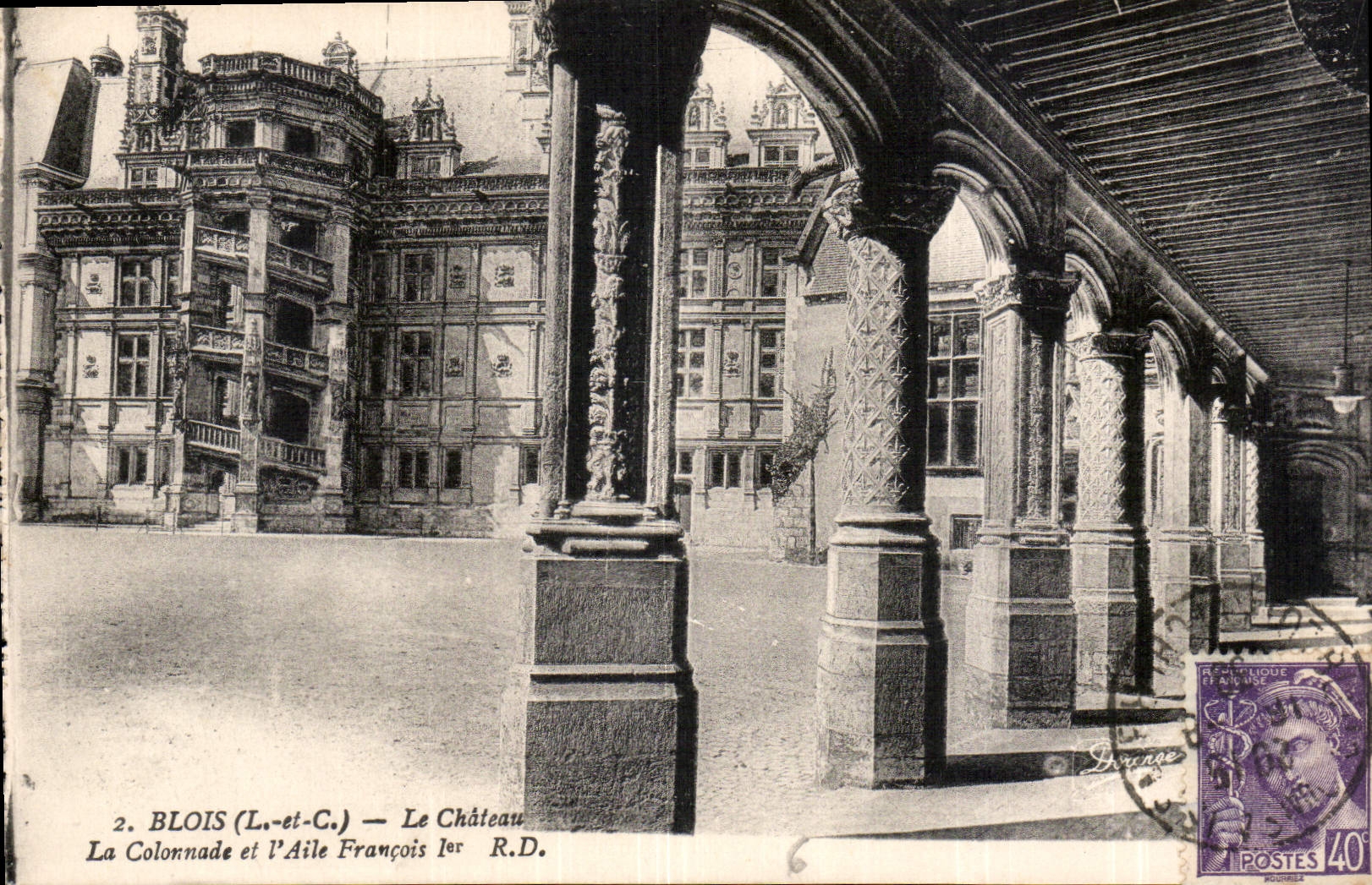 CPA Blois L et C le Chateau la Colonnade et l'Aile Francois Ier