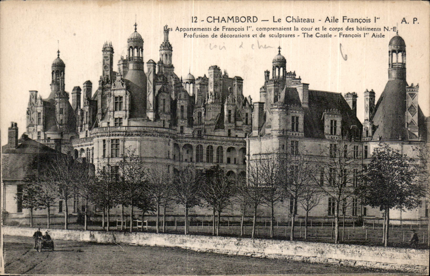 CPA Chambord le Chateau Aile Francois ier les Appartements de Francois Ier comprenaient la cour des 