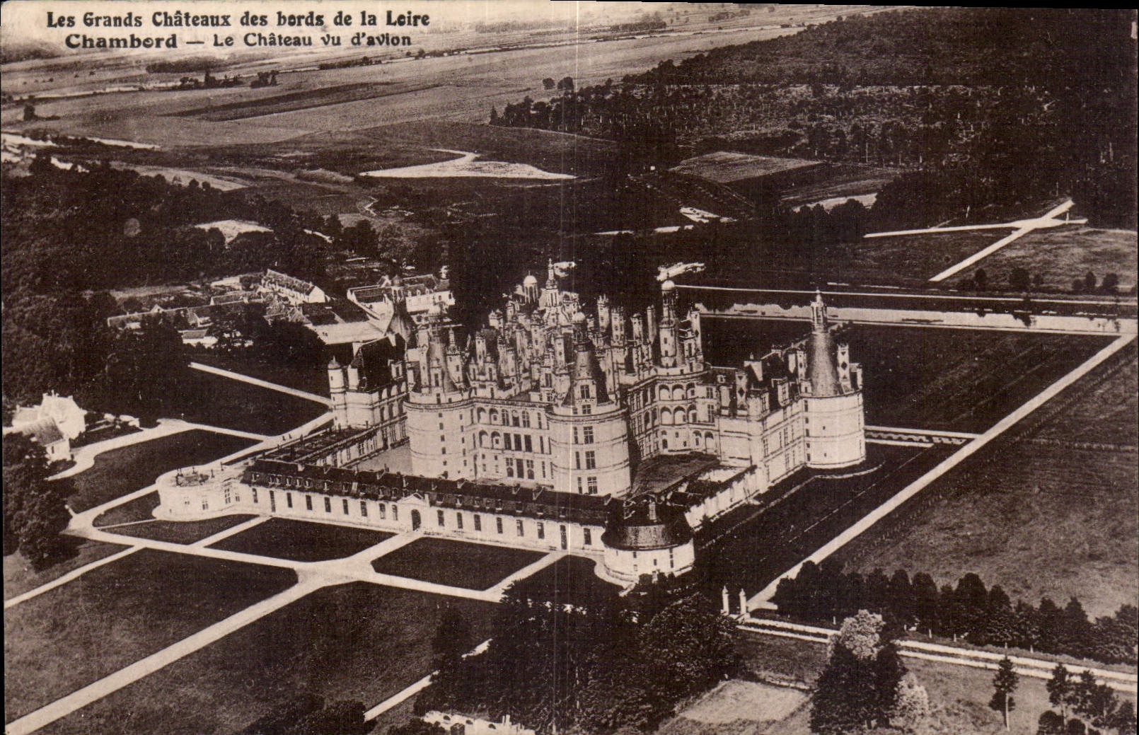 CPA Les Grands Chateaux des bords de la Loire Chambord le Chateau vu d'avion 
