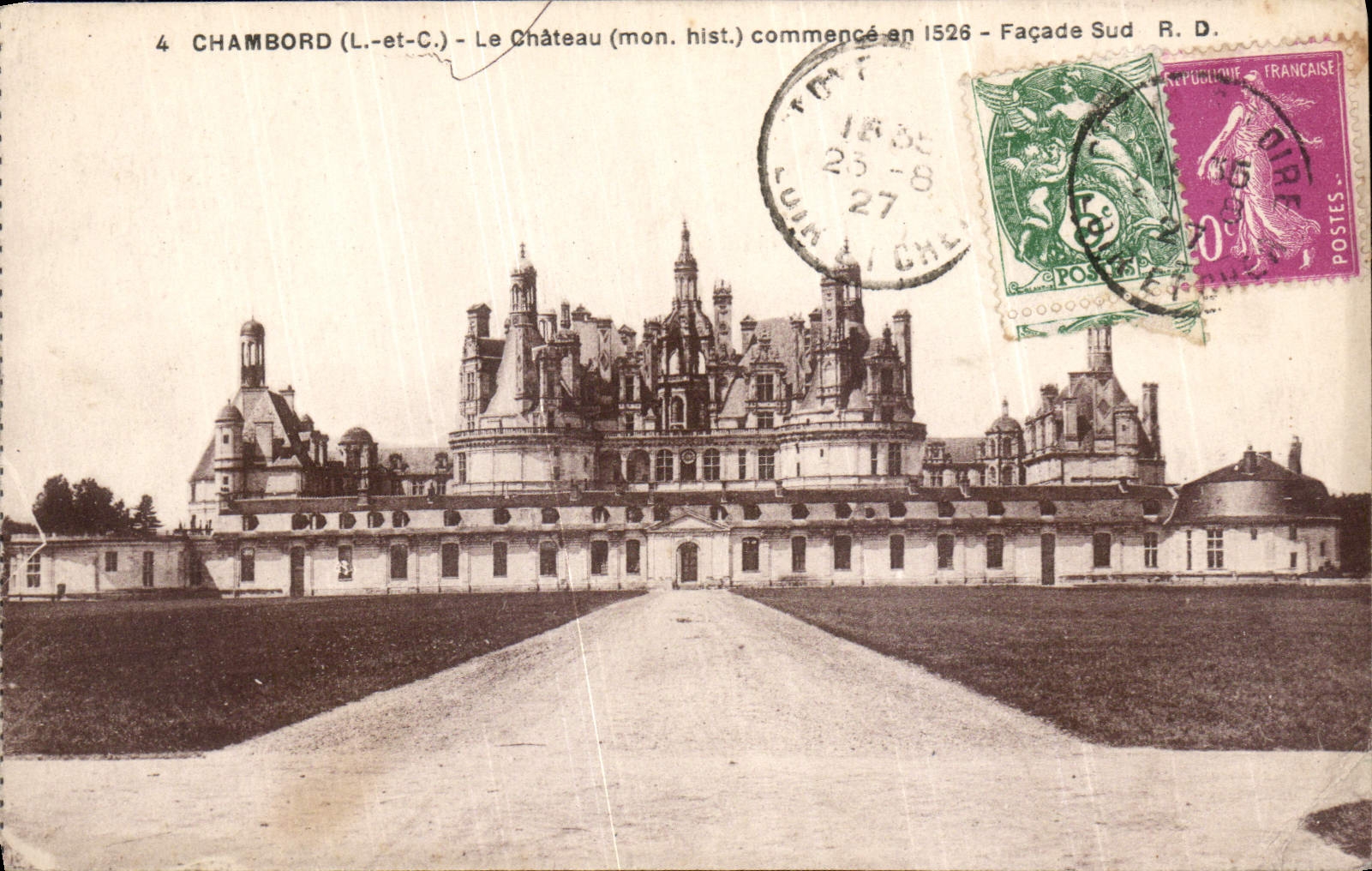 CPA Chambord L et C le Chateau mon hist Commence en 1526 Facade Sud 