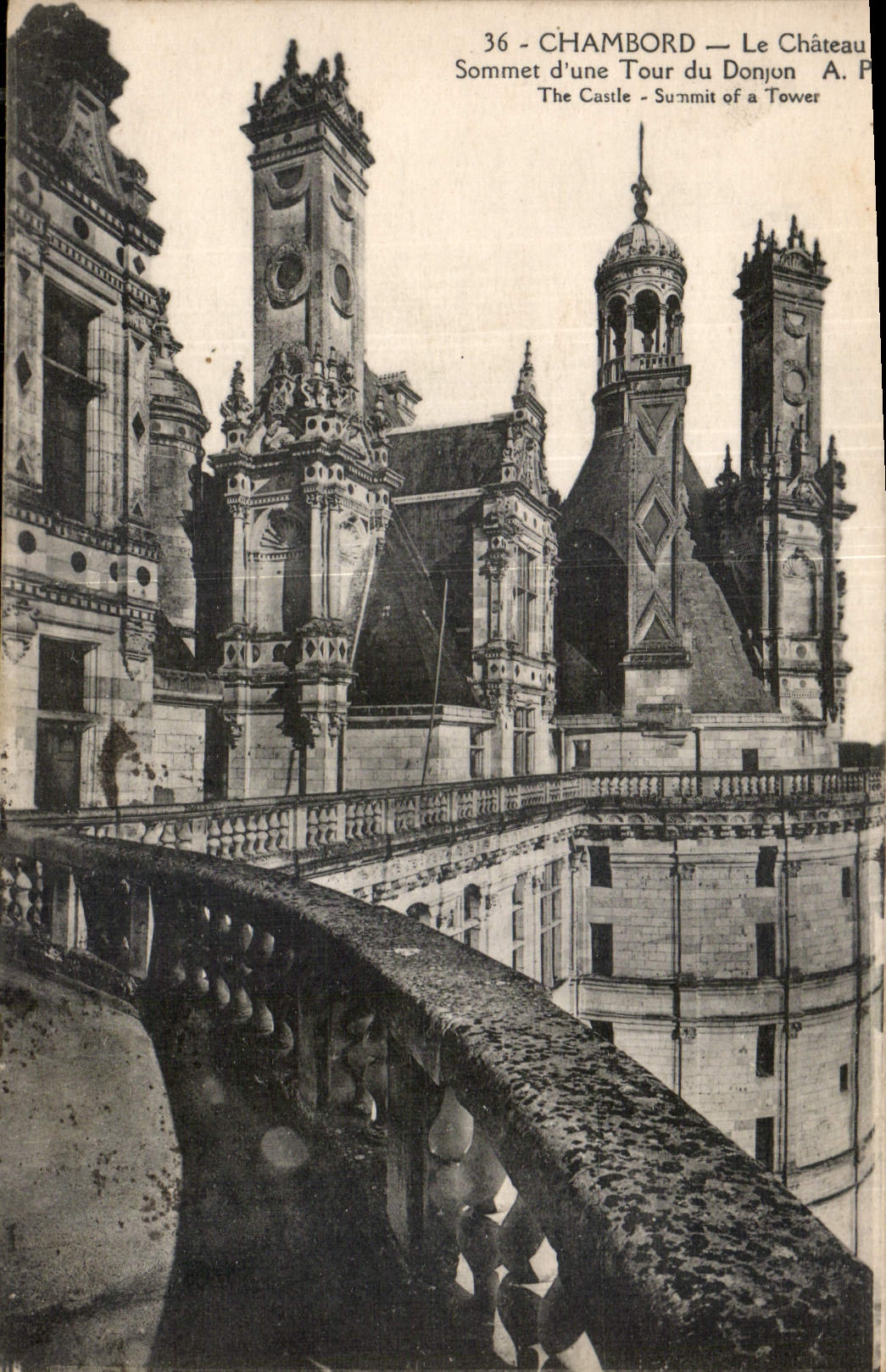 CPA Chambord le Chateau Sommet d'une Tour du Donjon 