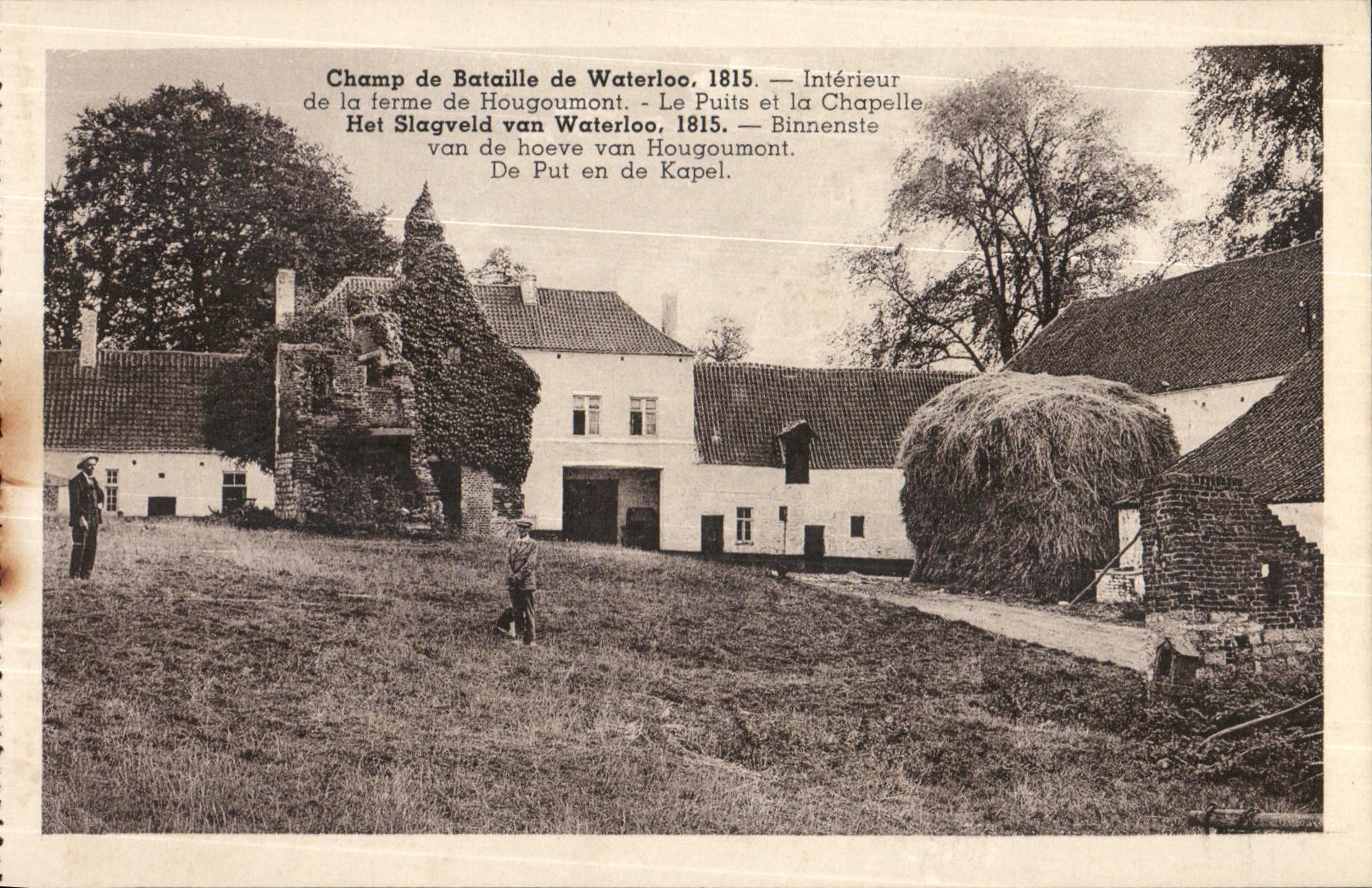 CPA Camp de Bataille de Waterloo 1815 interieur de la ferme de Hougoumont le puits et la Chapelle