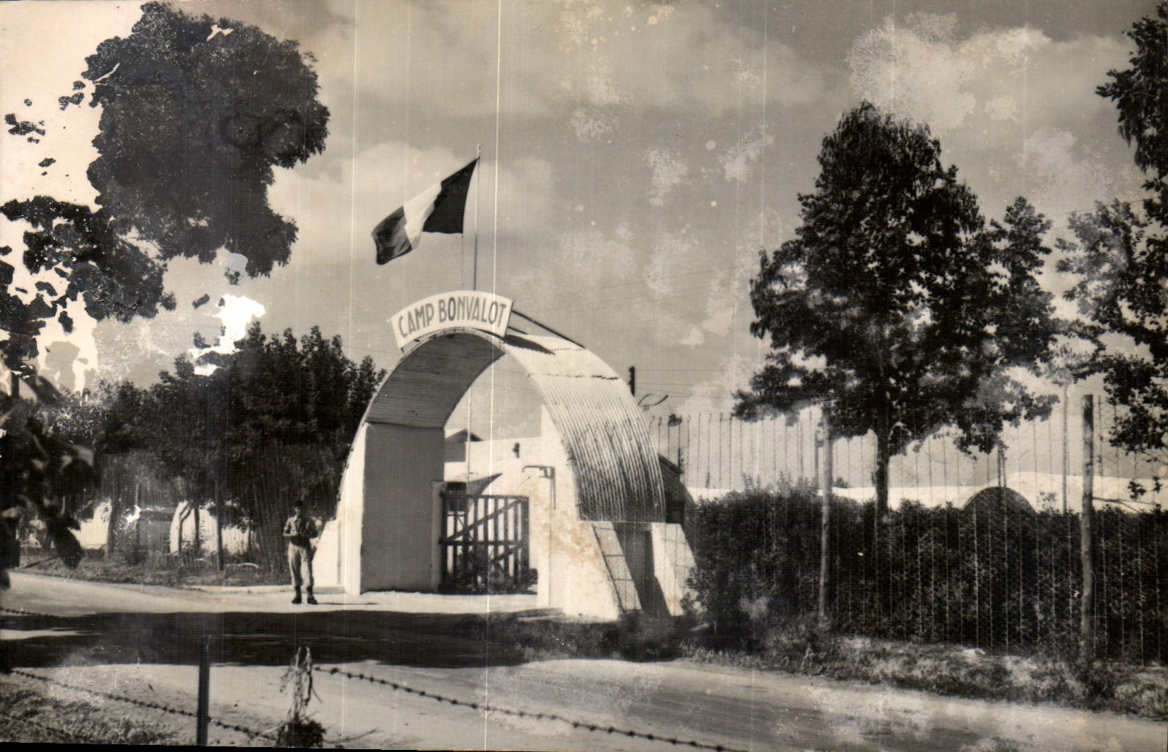 CPM Camp Bonvalot Militaria