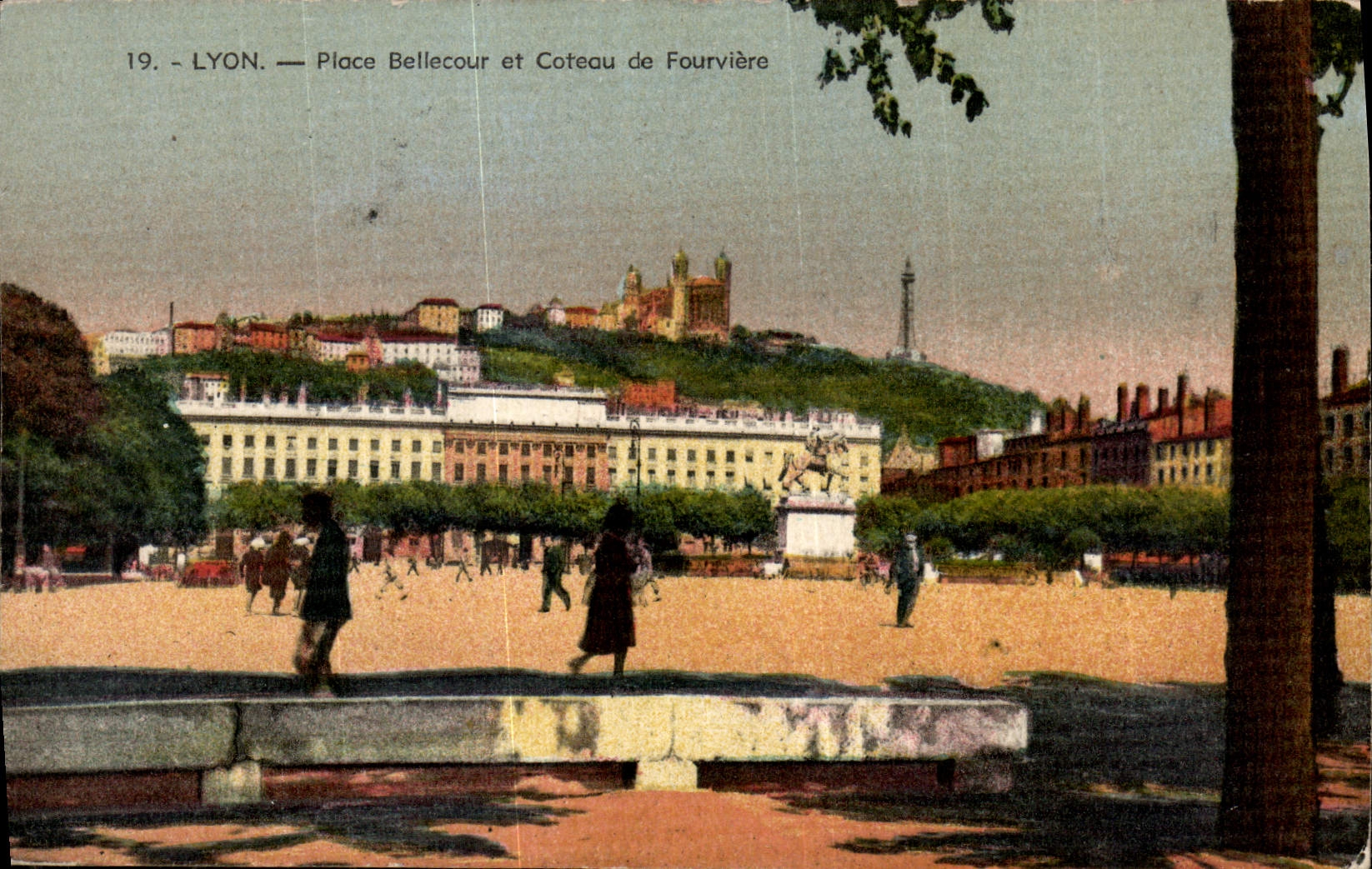 CPA Lyon Place Bellecour et Coteau de Fourviere 