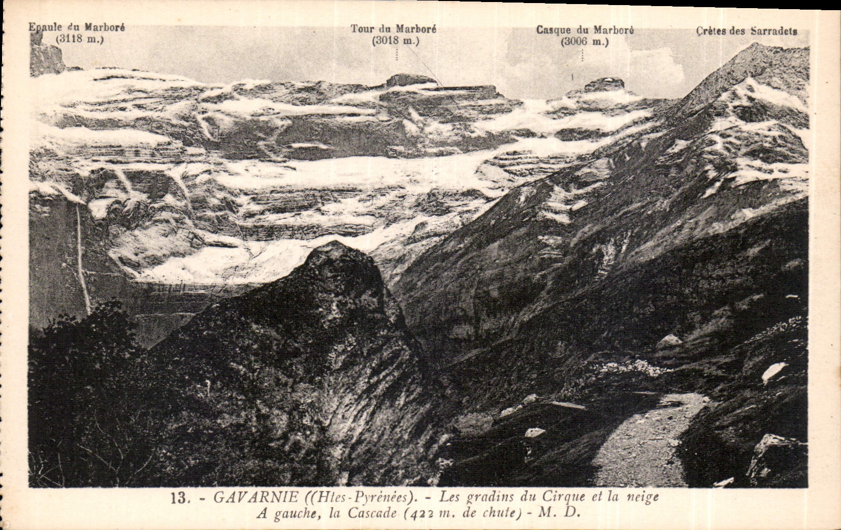 CPA Gavarnie Htes Pyrenees les gradins du Cirque et la neige a gauche la Cascade 