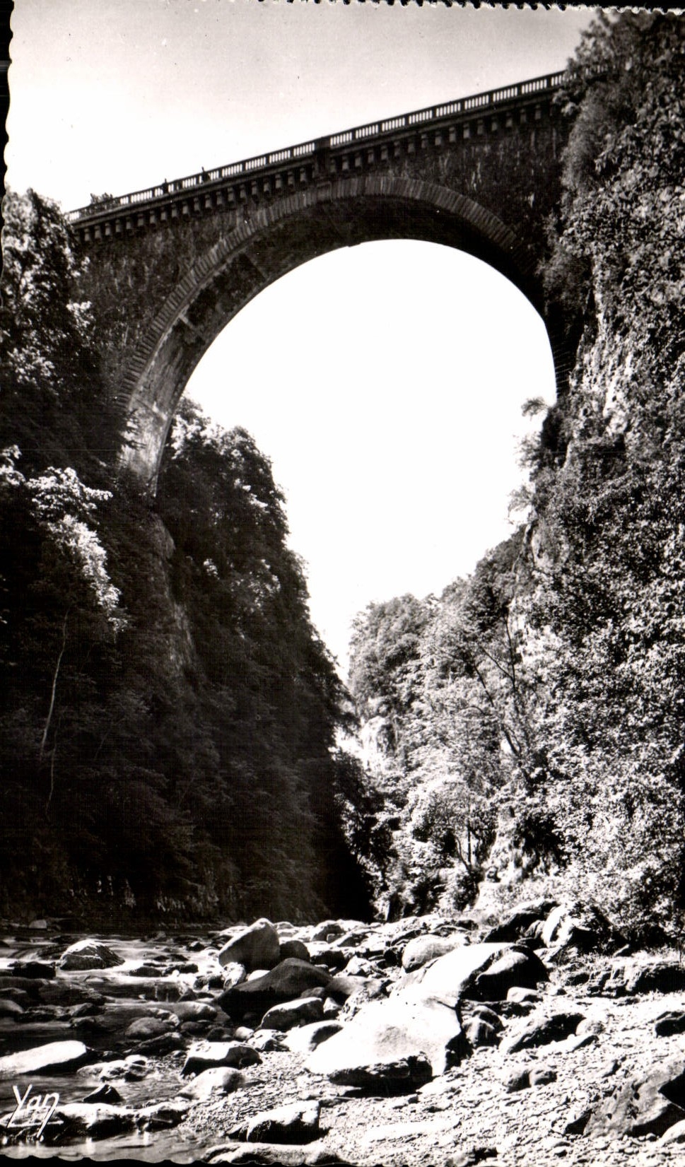 CPA St Sauveur H P le pont Napoleon 